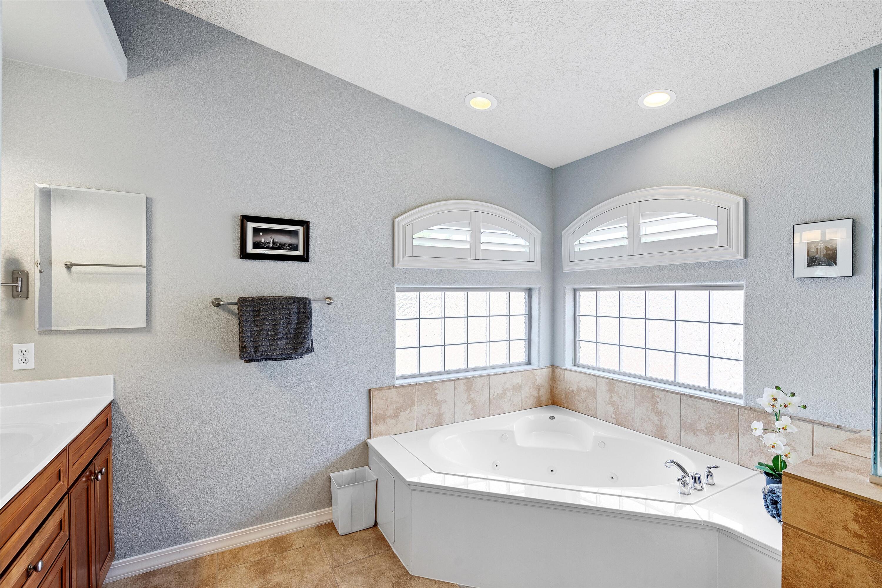 1007 Desert Broom Road NE