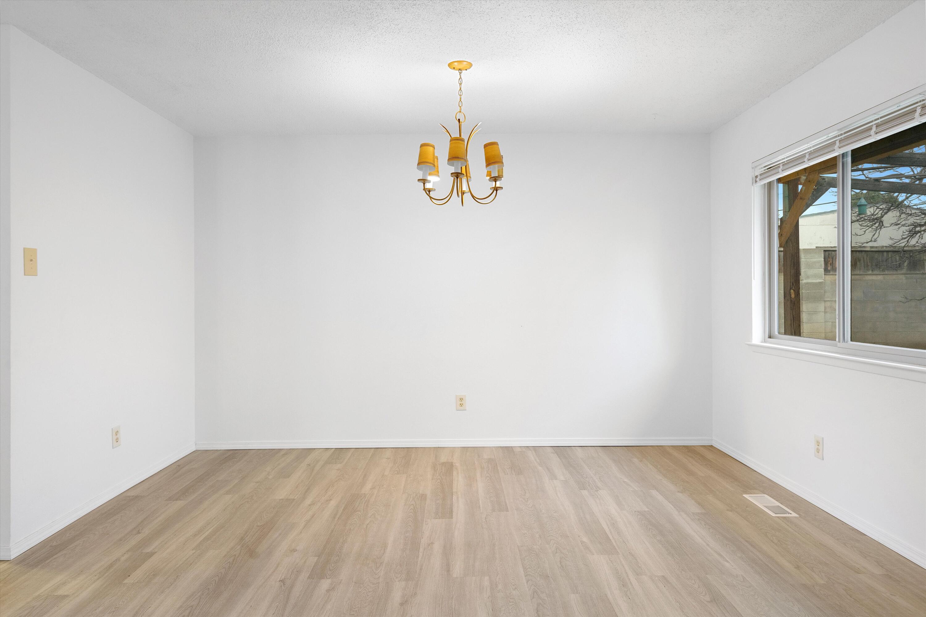 9126 Las Camas Road NE