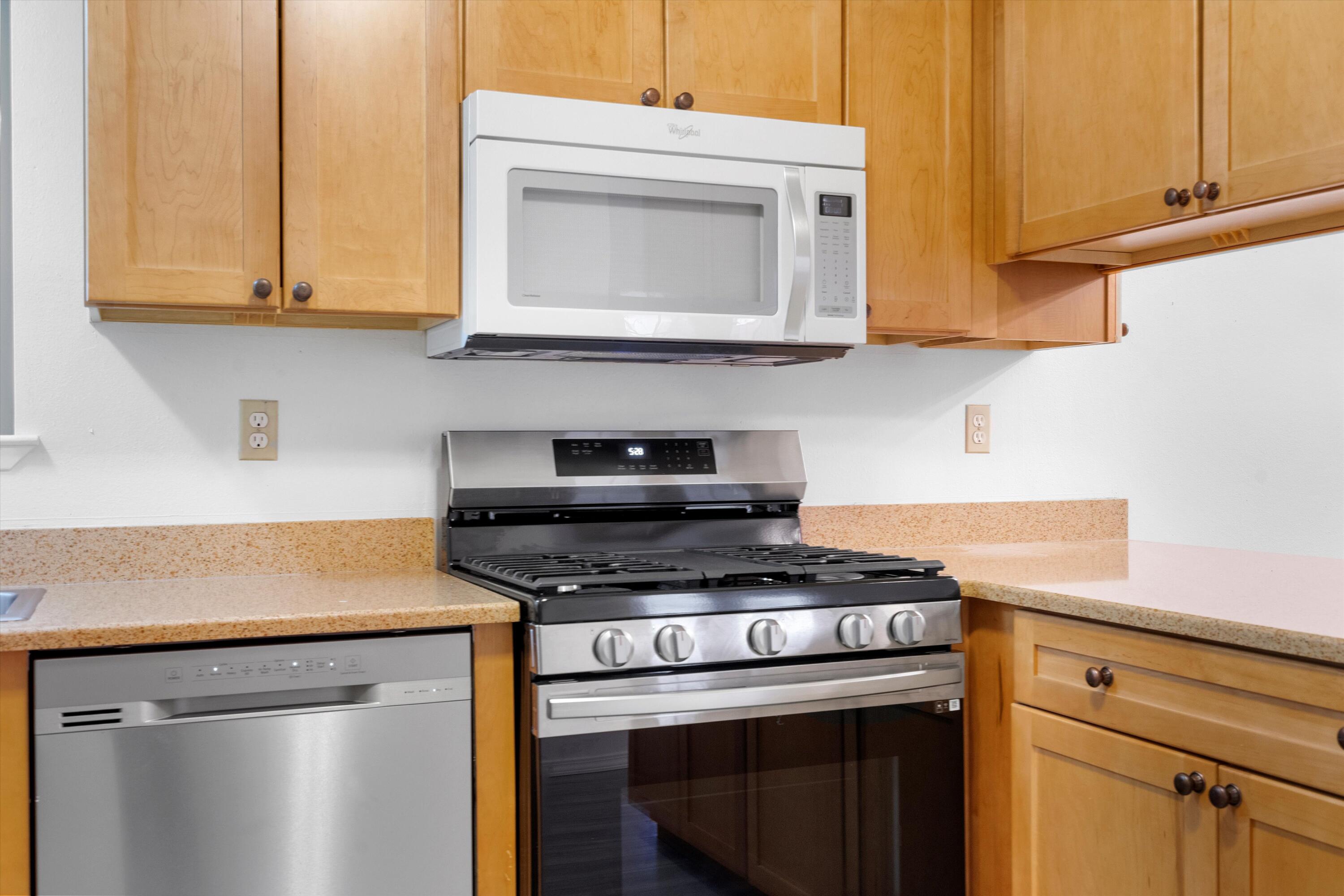 9126 Las Camas Road NE