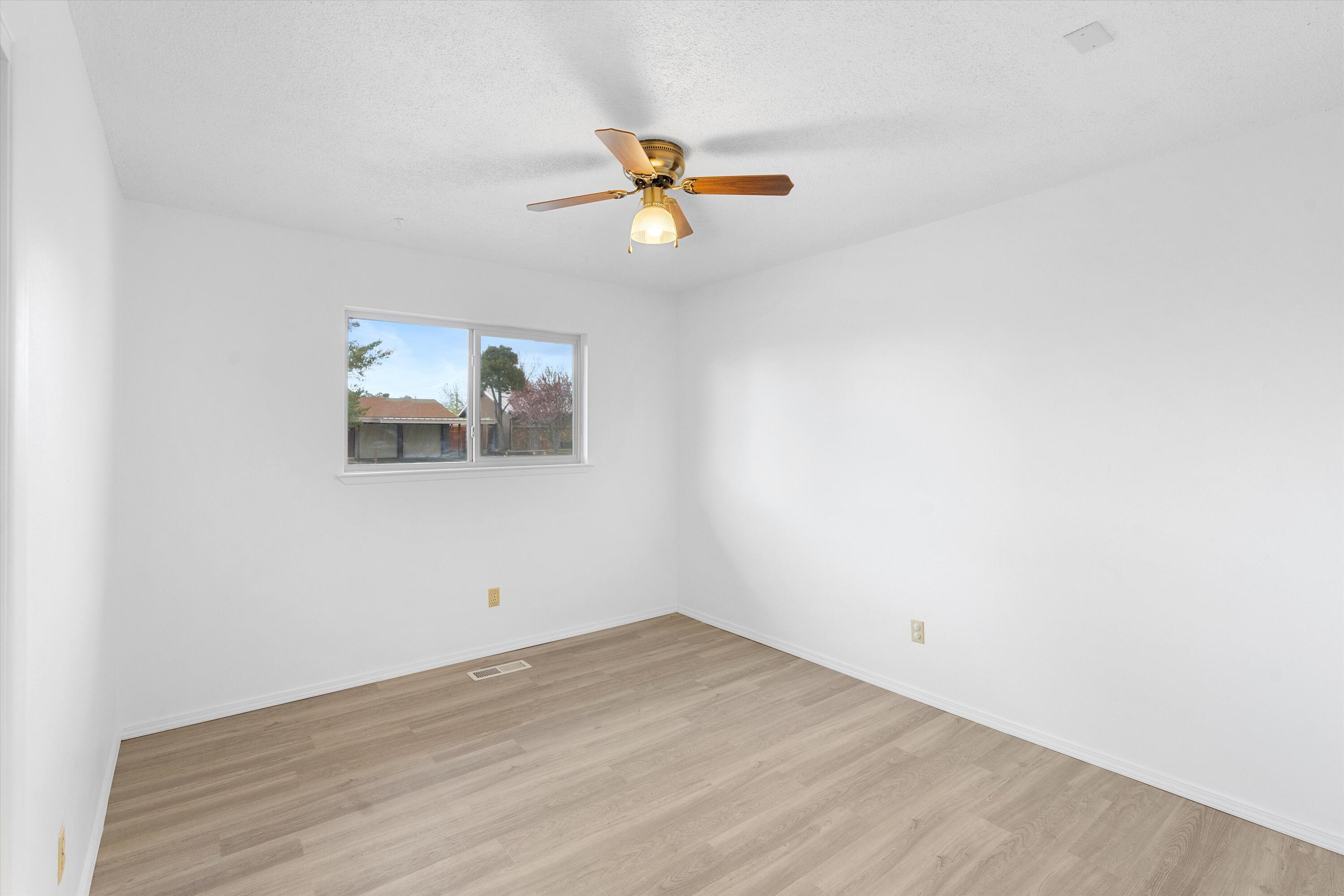 9126 Las Camas Road NE