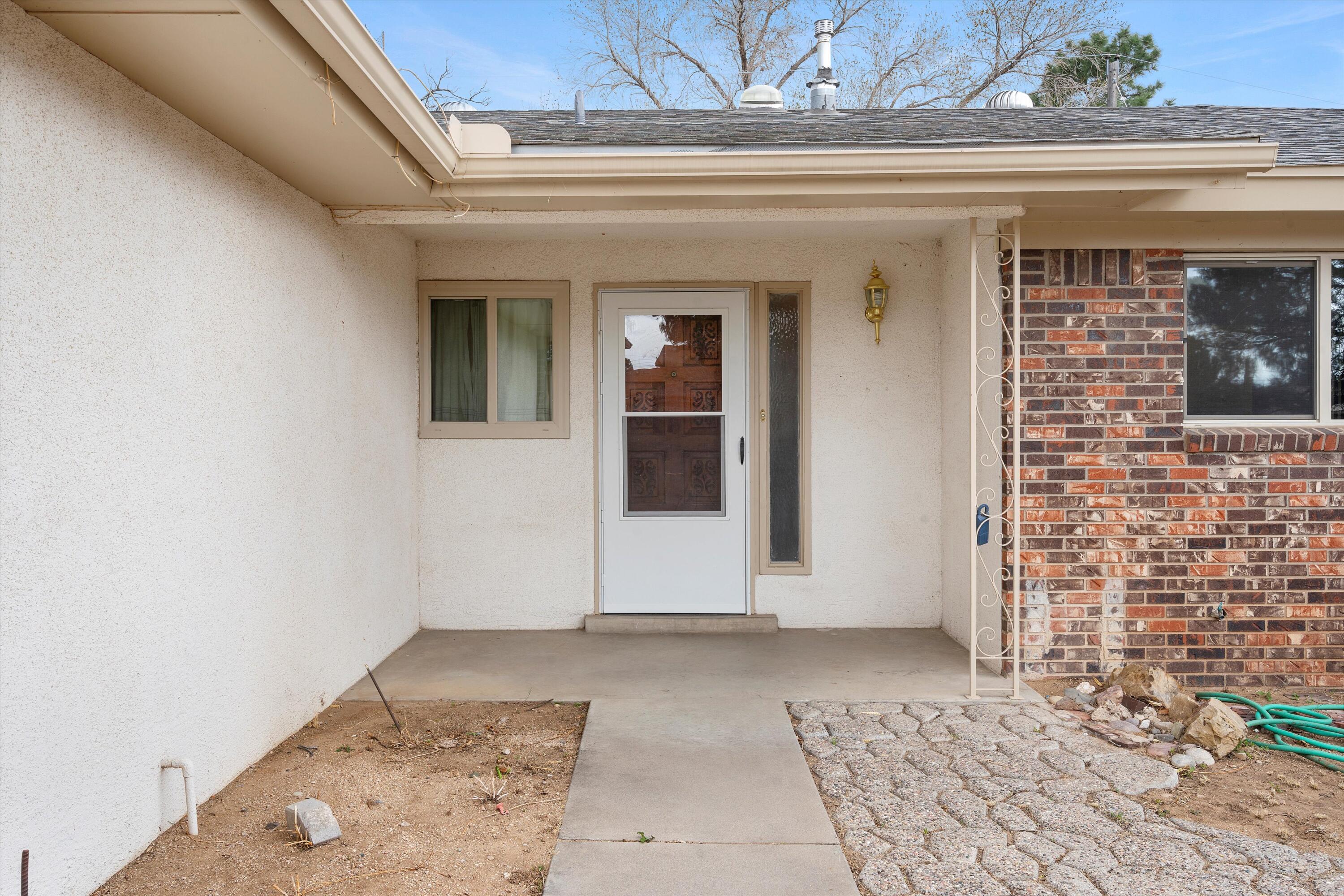 9126 Las Camas Road NE