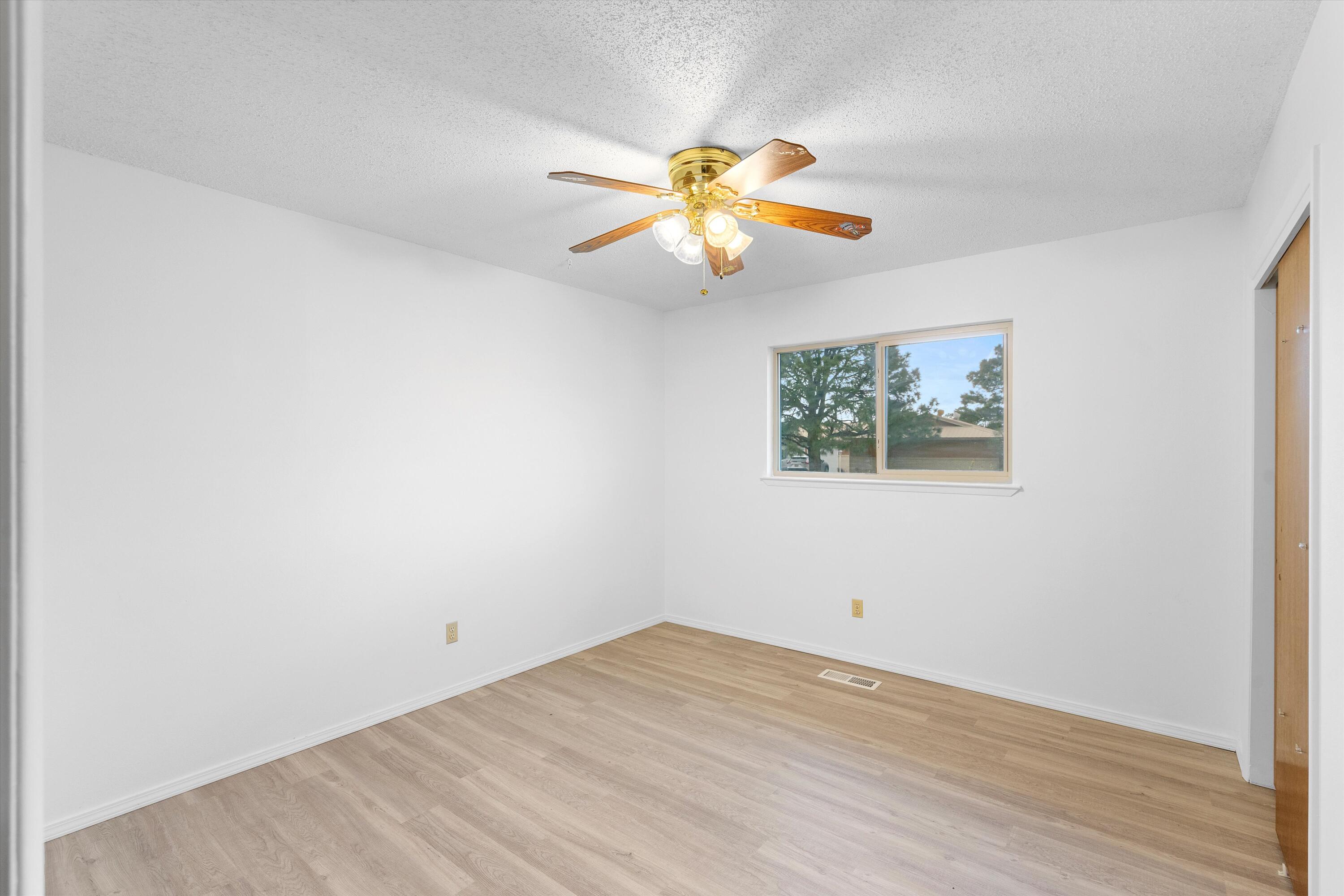 9126 Las Camas Road NE