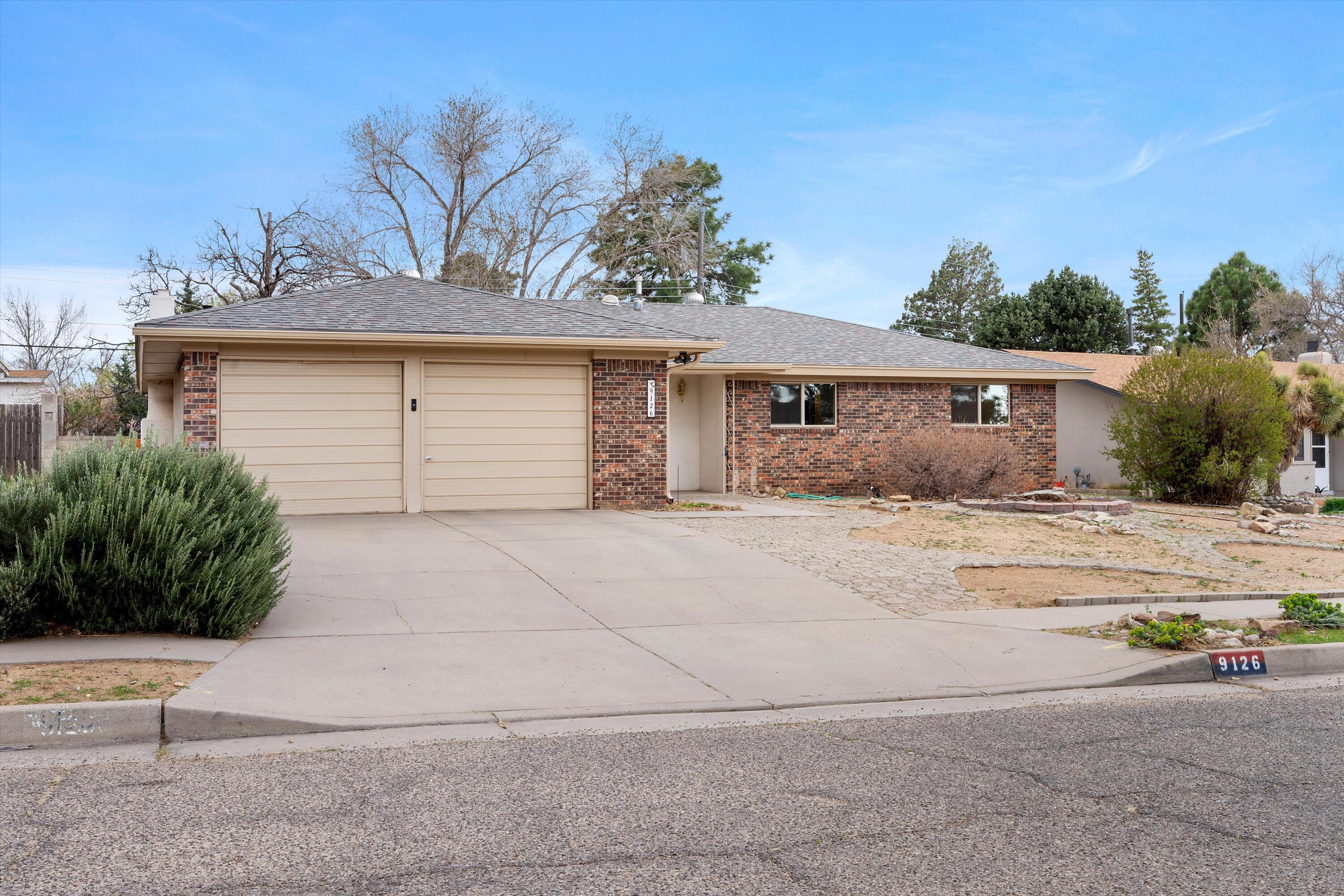 9126 Las Camas Road NE