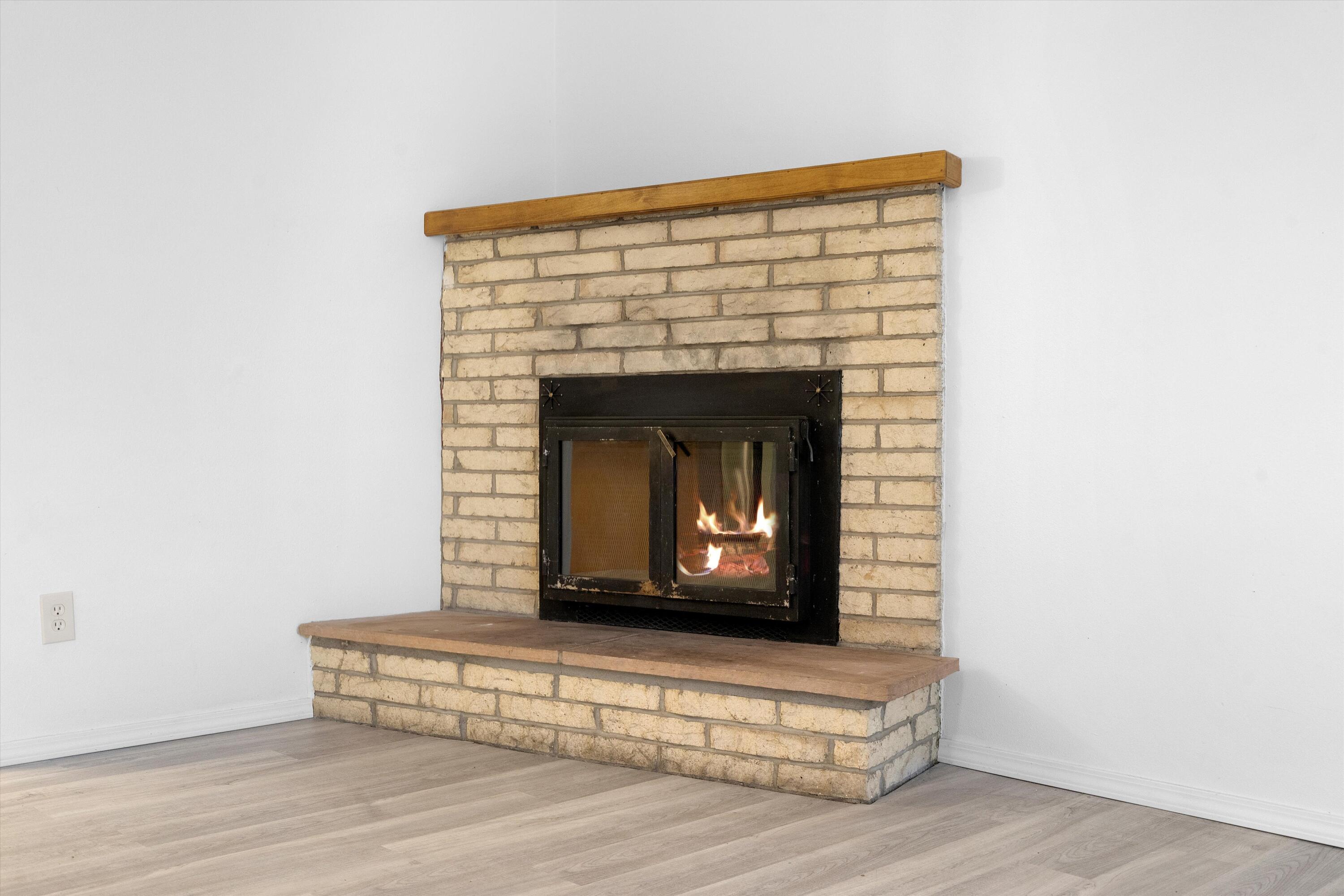 9126 Las Camas Road NE