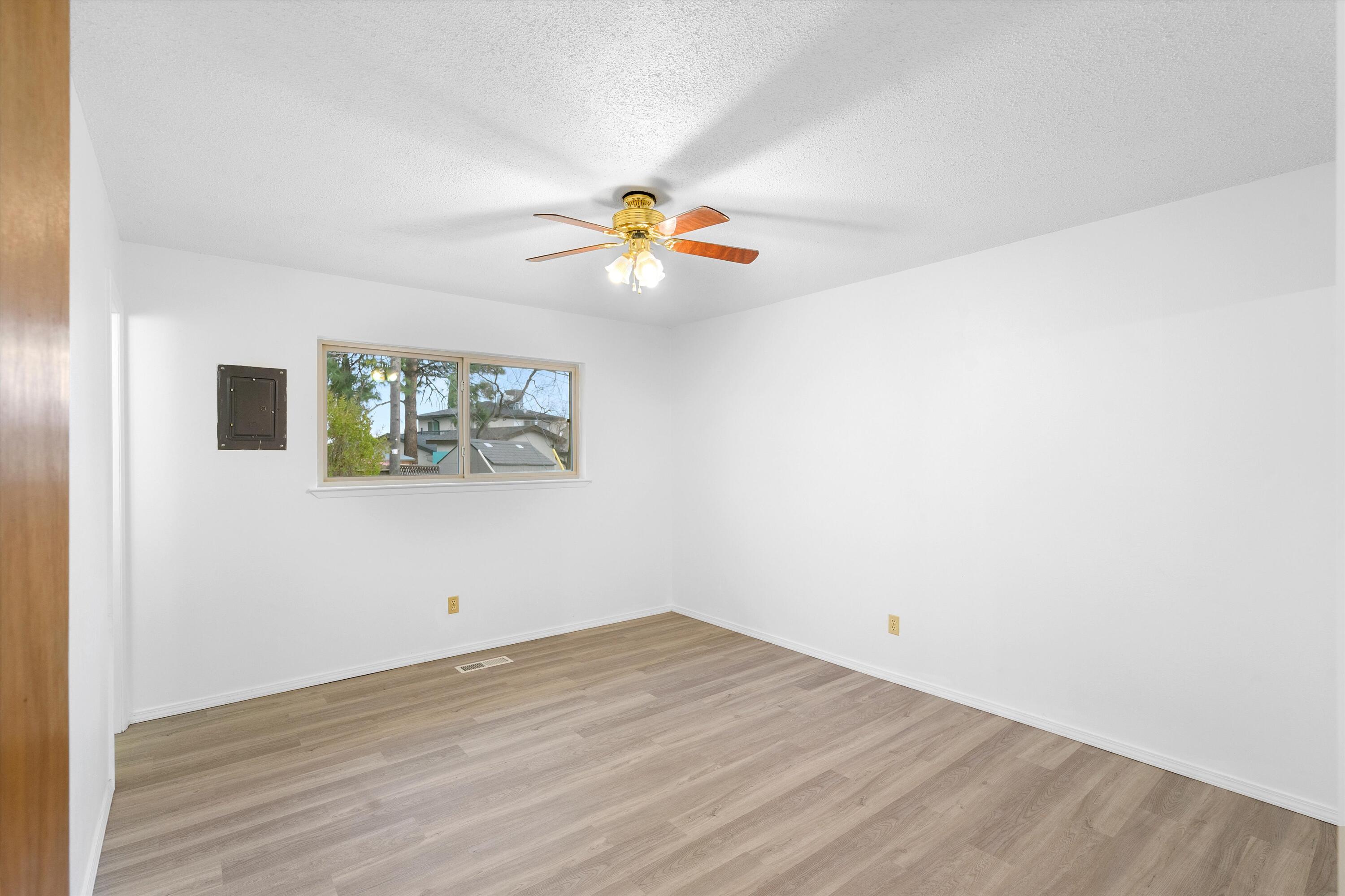 9126 Las Camas Road NE