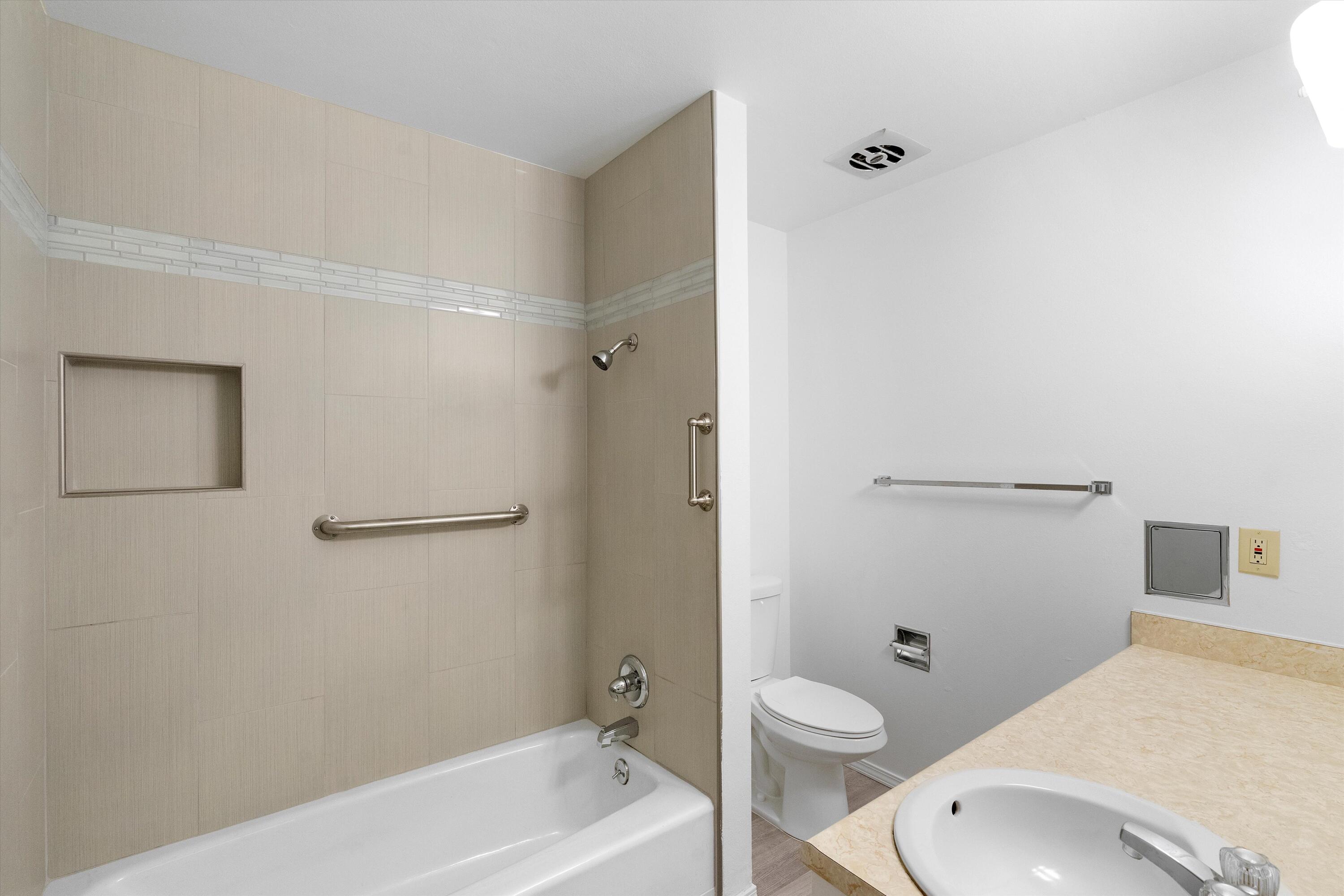 9126 Las Camas Road NE