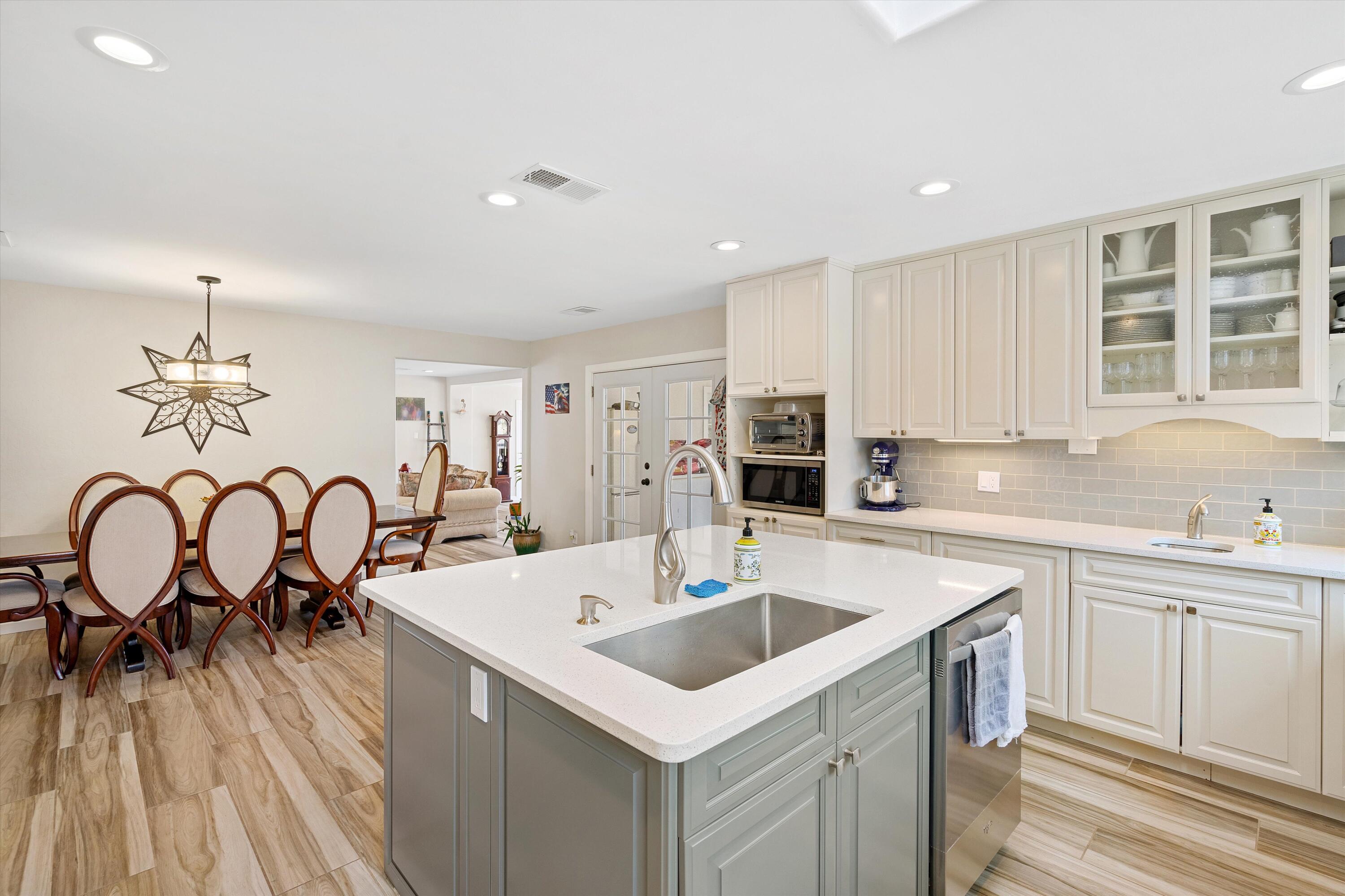 10811 Del Rey Avenue NE