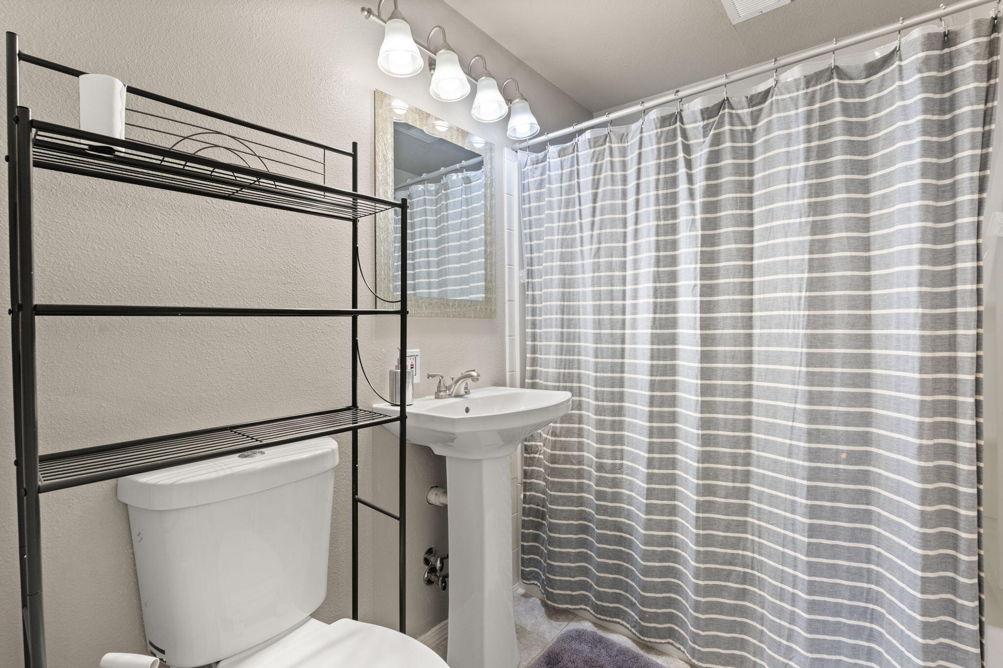 1037 Quincy Street SE