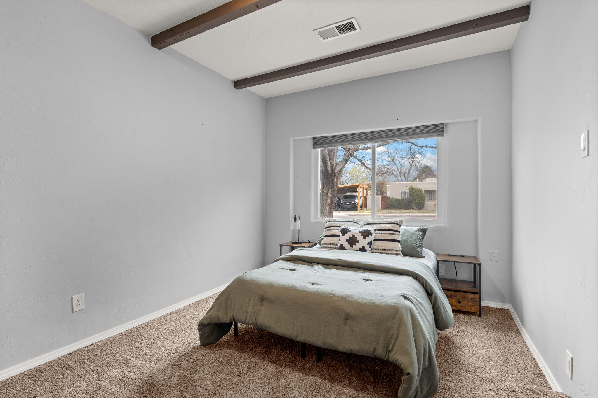 1037 Quincy Street SE