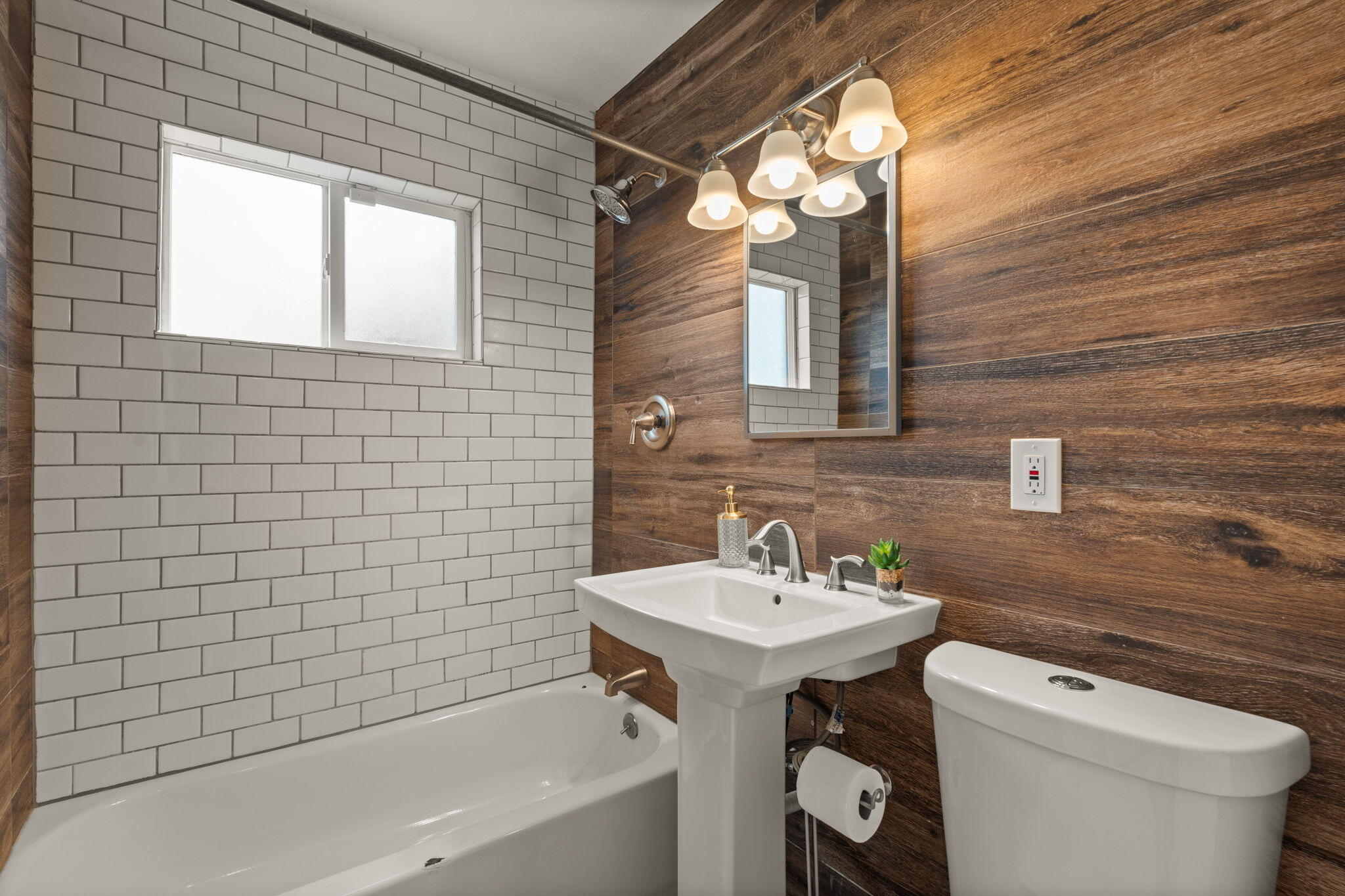 1037 Quincy Street SE