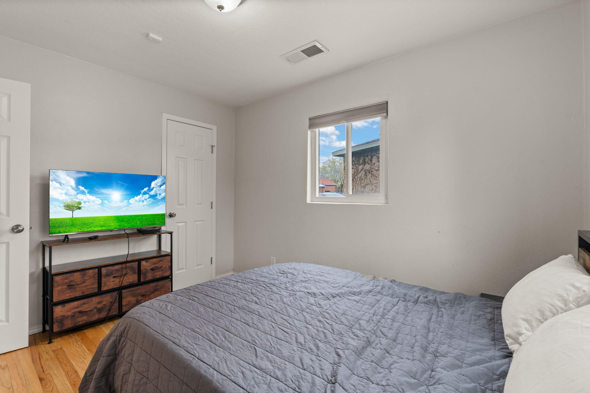 1037 Quincy Street SE