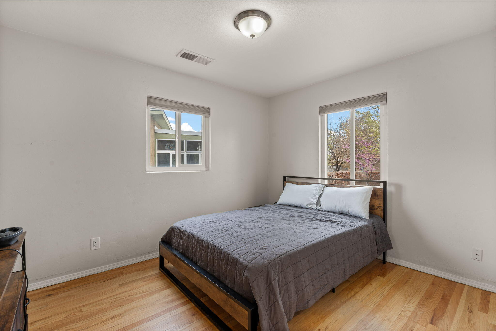 1037 Quincy Street SE