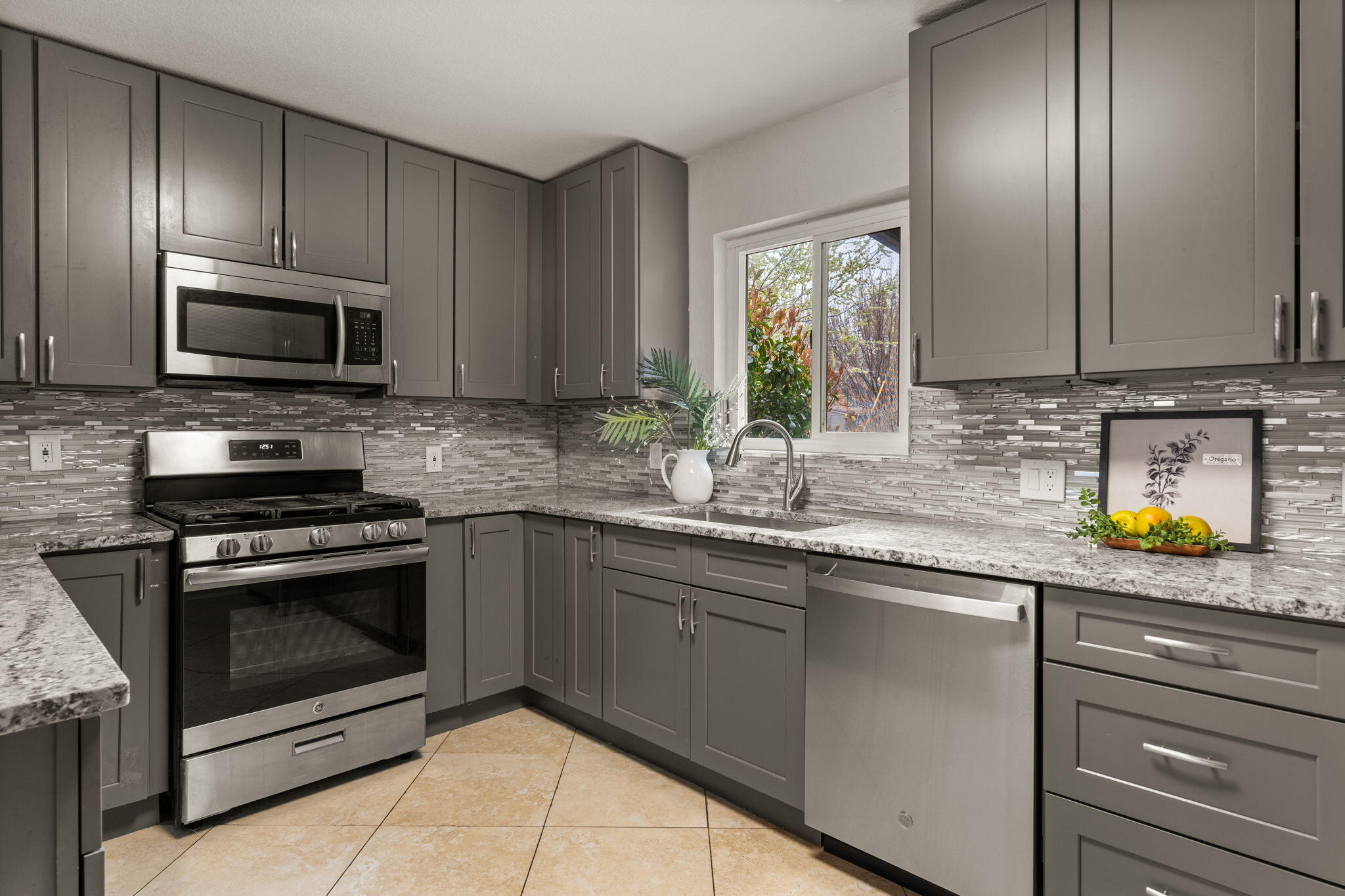 1037 Quincy Street SE