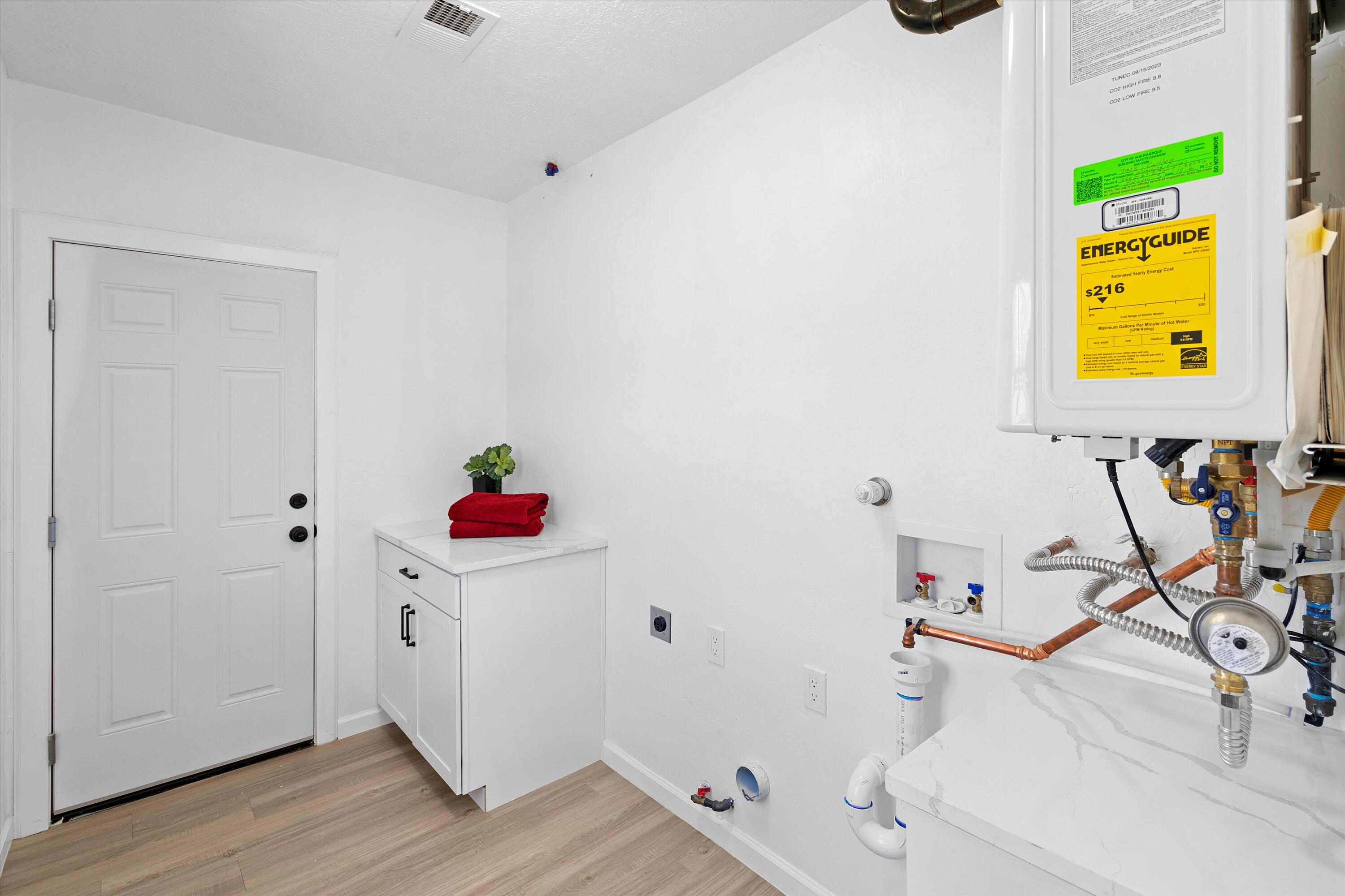 7905 Cutler Avenue NE