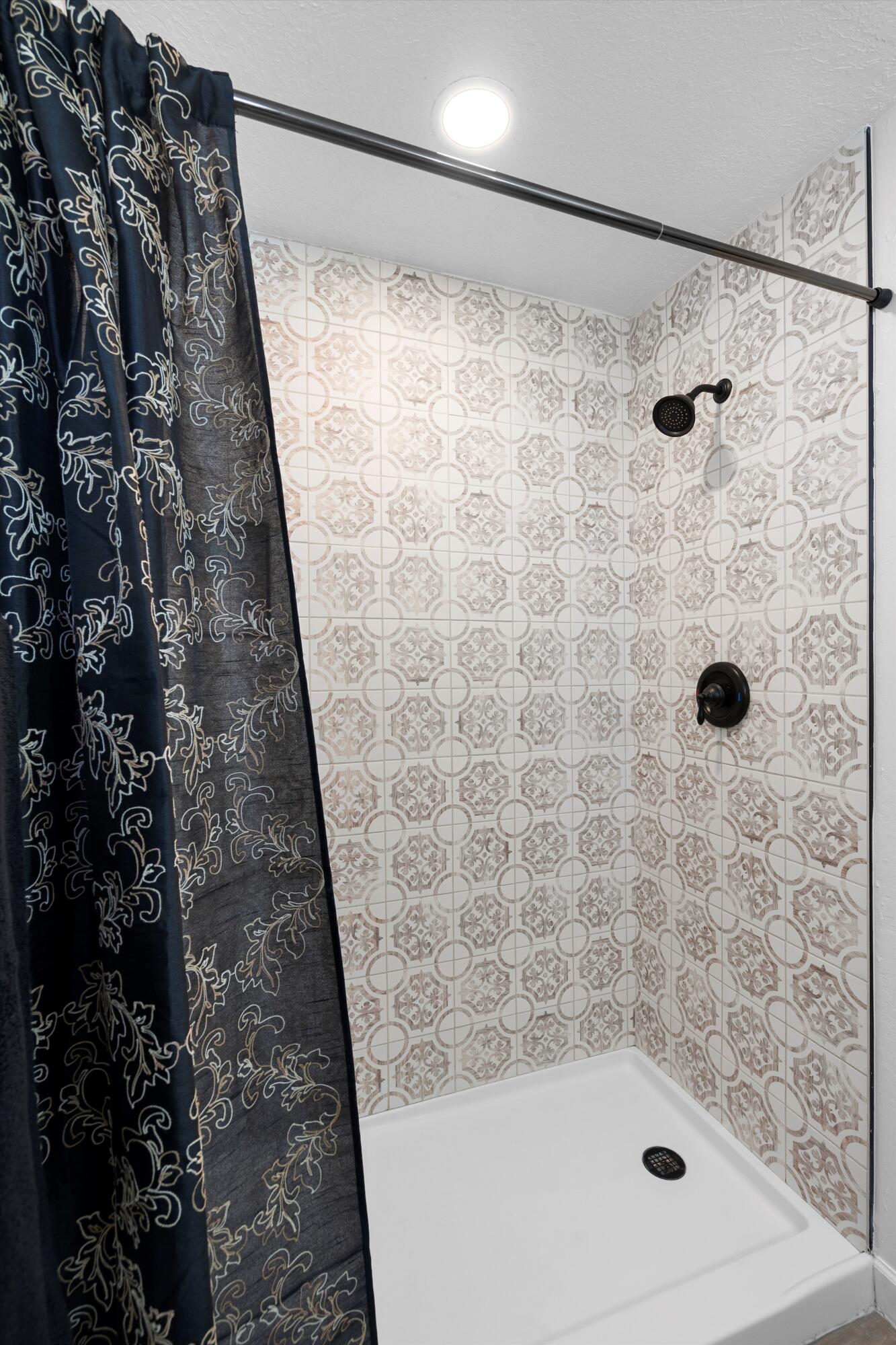 7905 Cutler Avenue NE