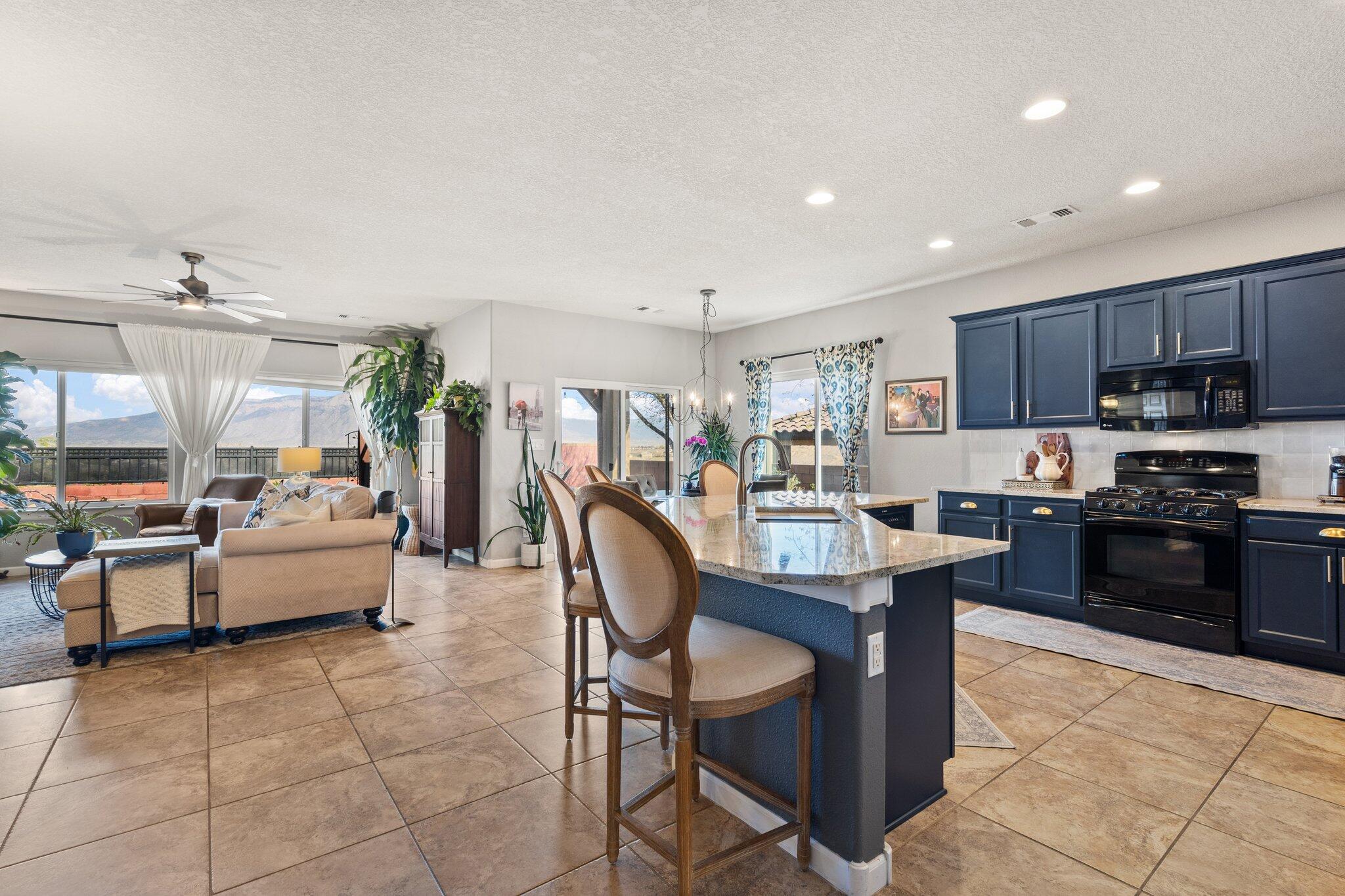 328 Paseo Vista Loop NE