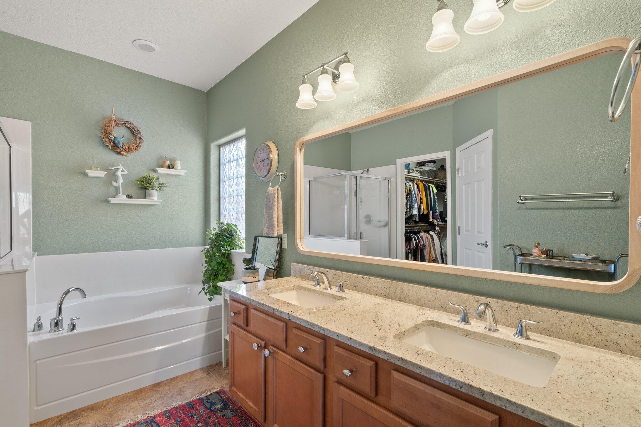 328 Paseo Vista Loop NE