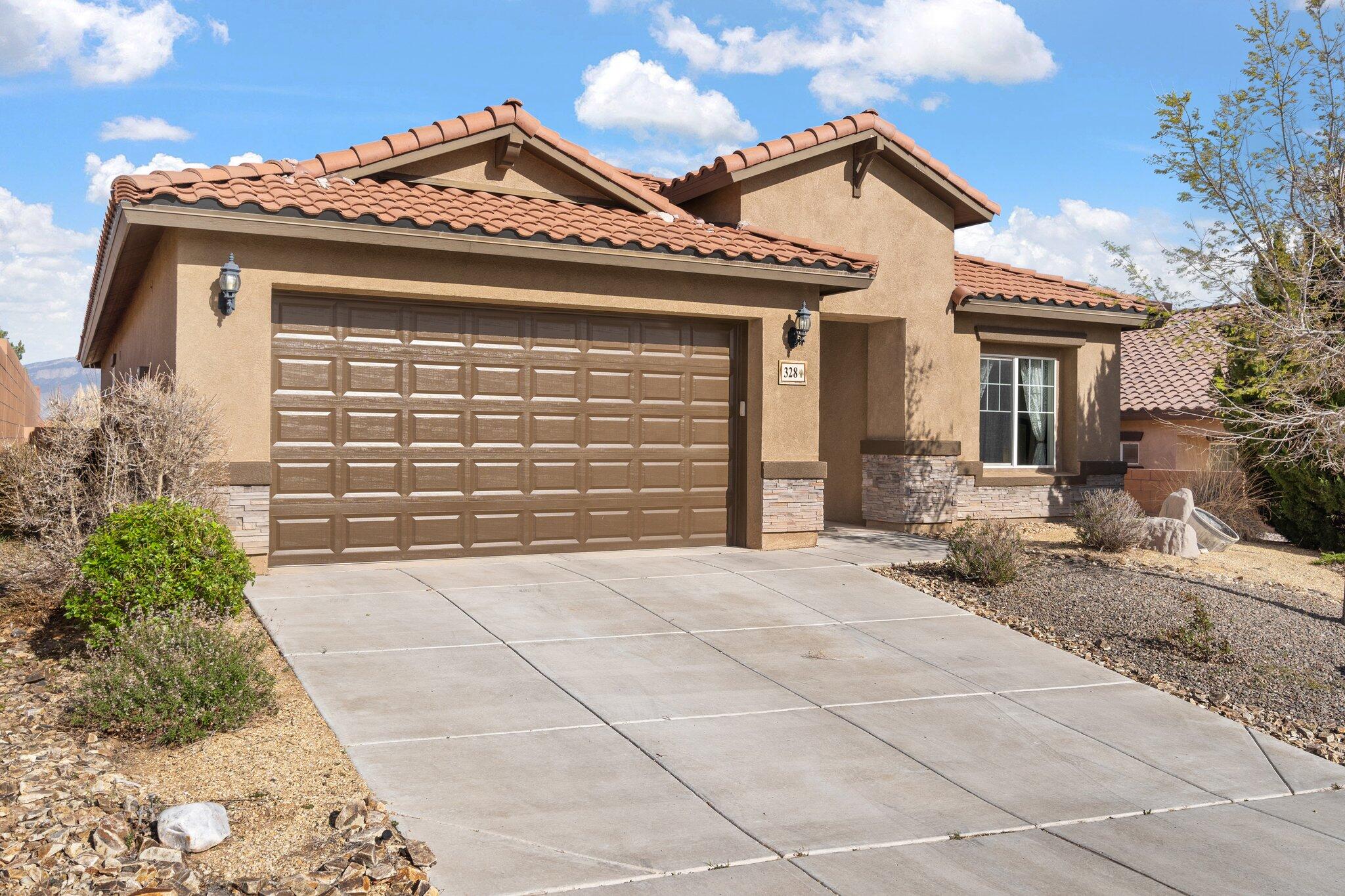 328 Paseo Vista Loop NE