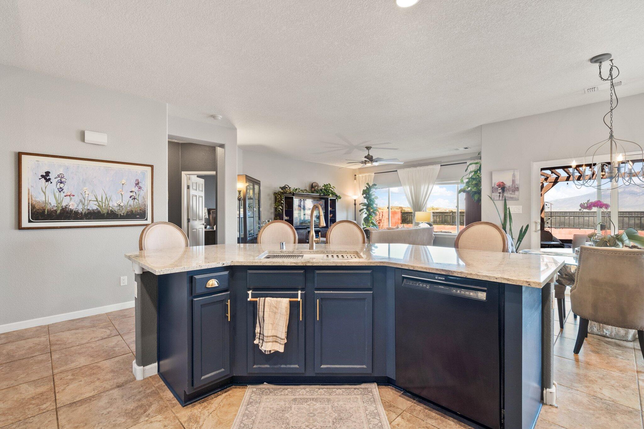 328 Paseo Vista Loop NE