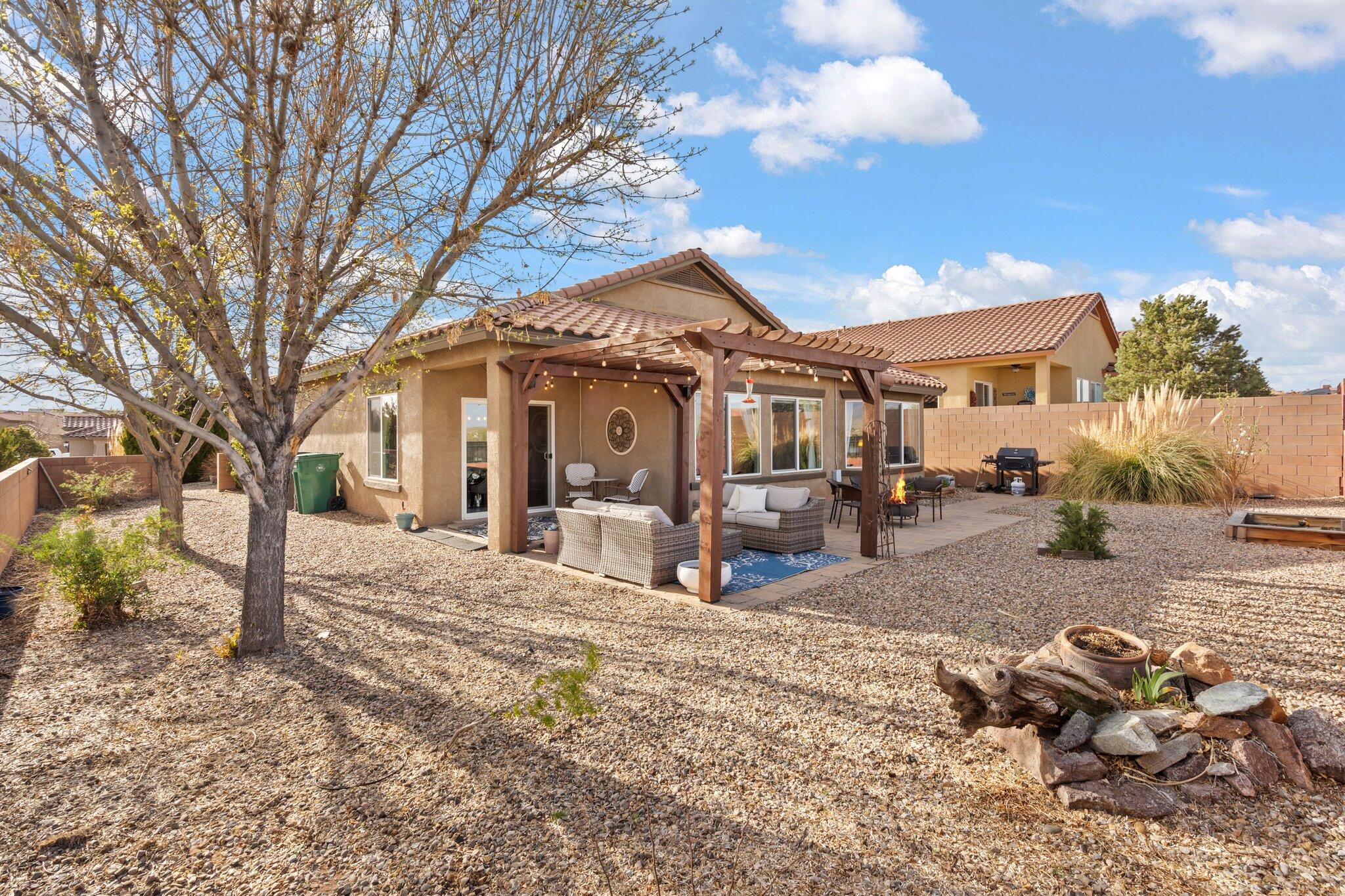328 Paseo Vista Loop NE