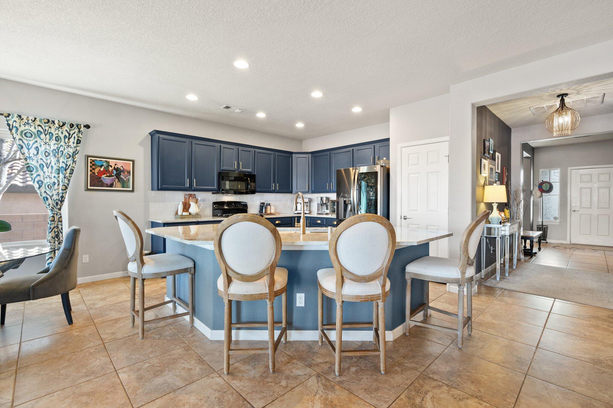 328 Paseo Vista Loop NE