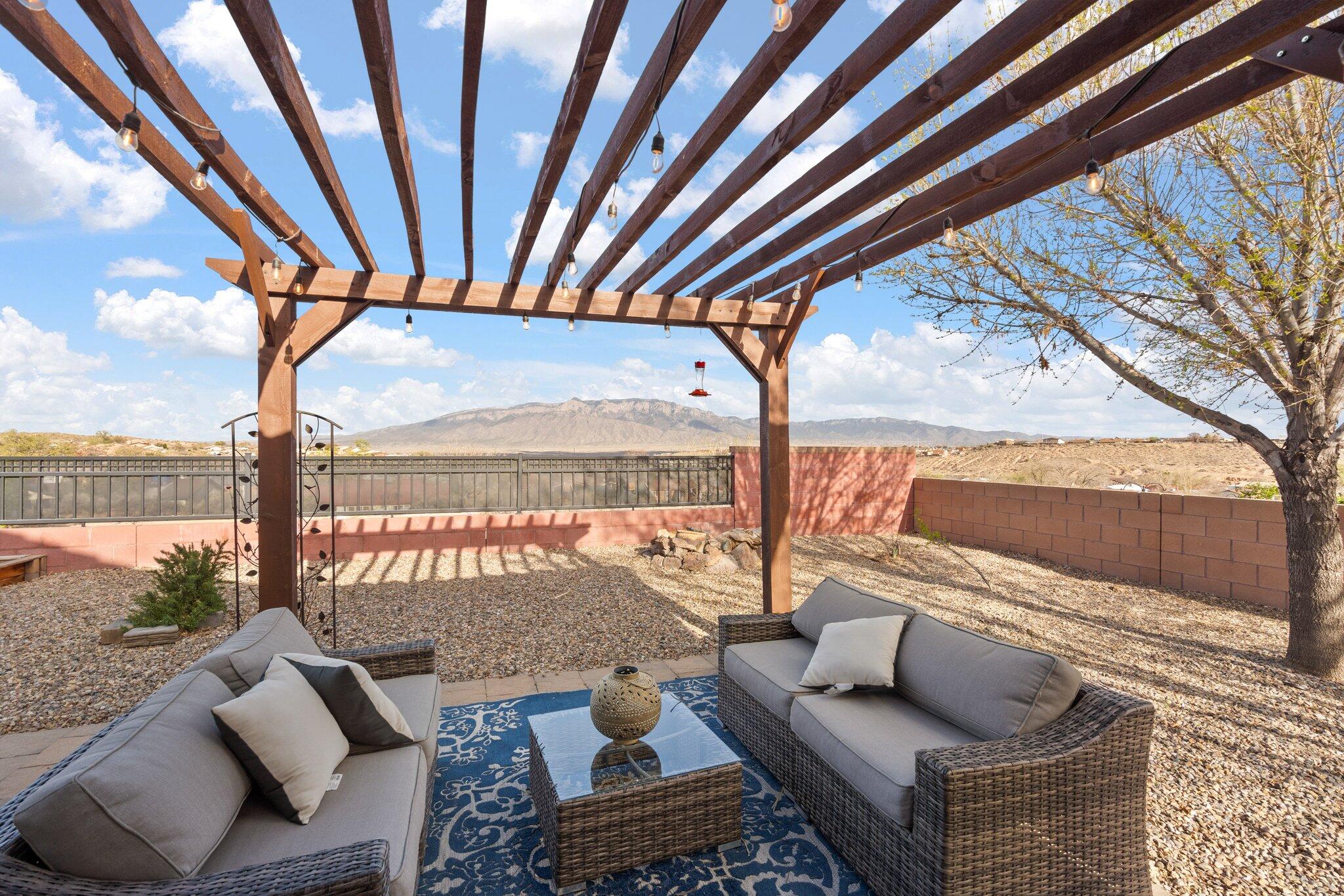 328 Paseo Vista Loop NE