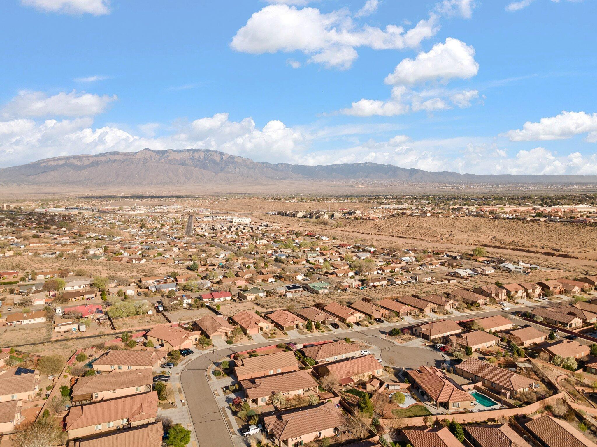 328 Paseo Vista Loop NE
