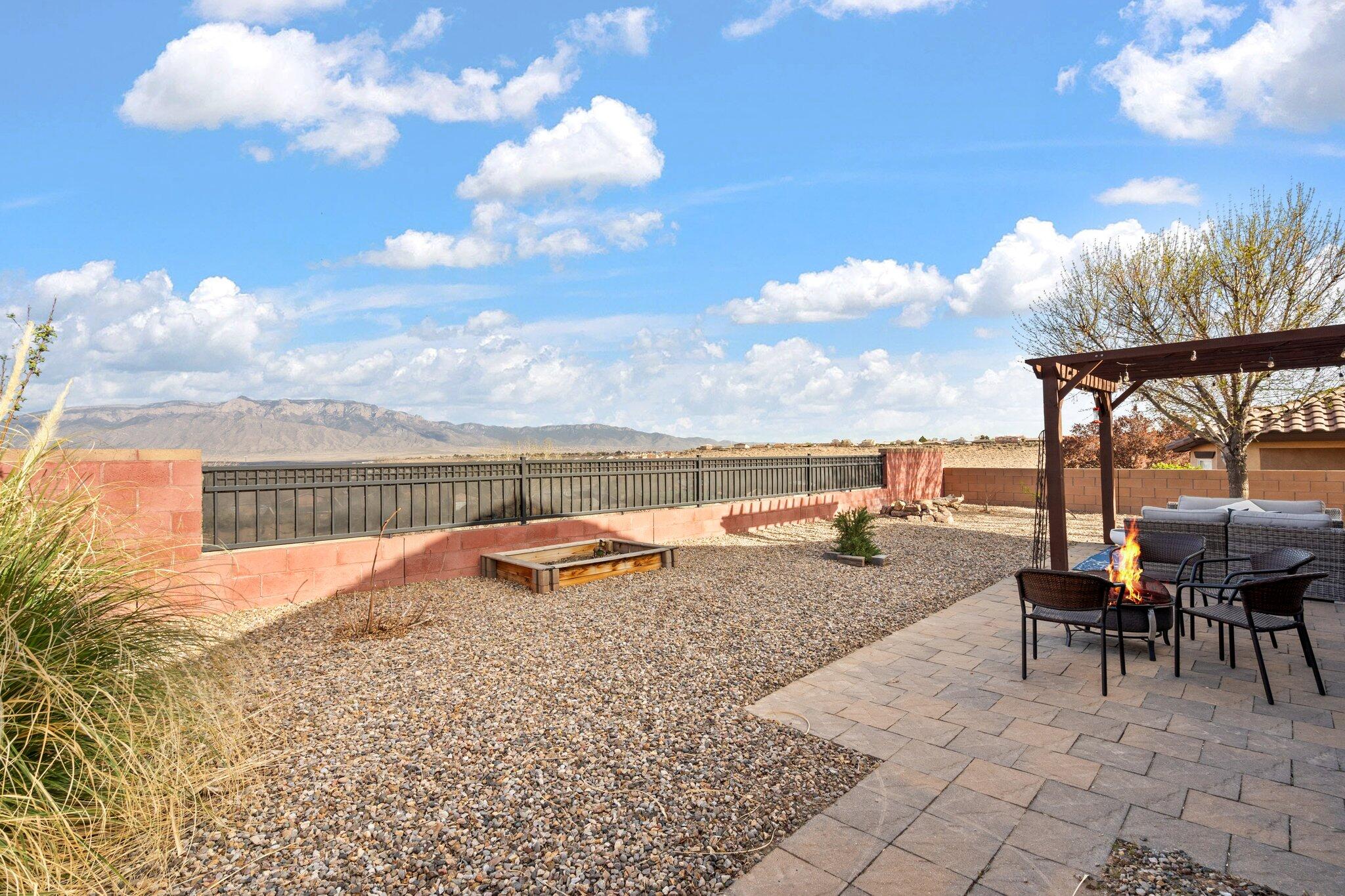 328 Paseo Vista Loop NE