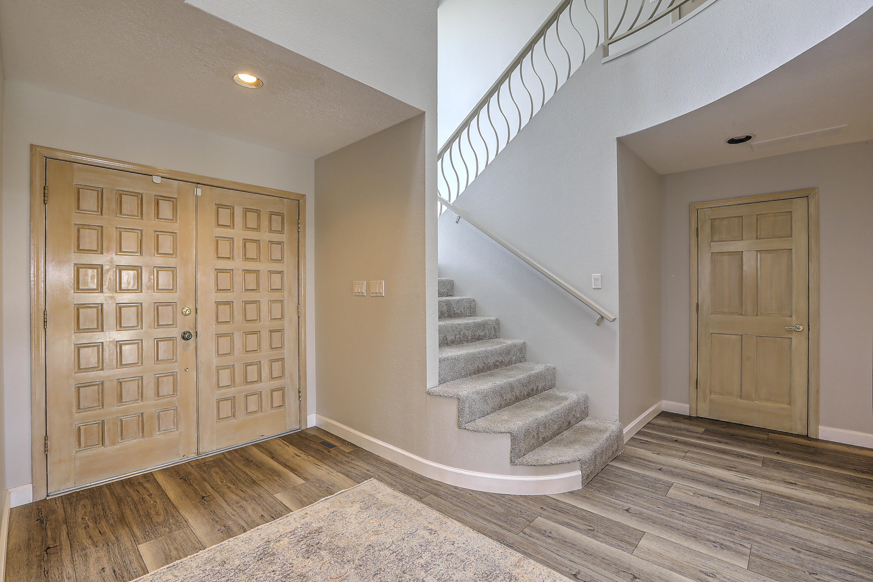 7005 Pala Mesa Court NE