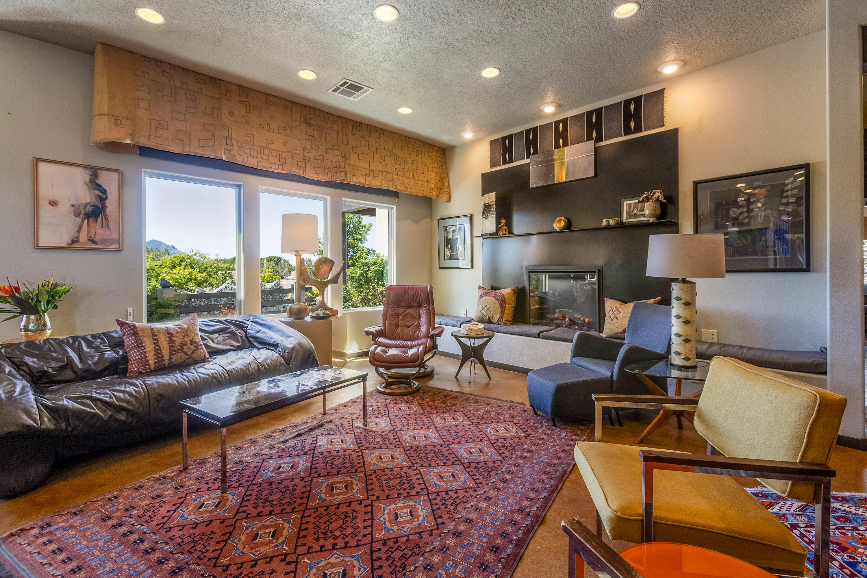 33 Mustang Road