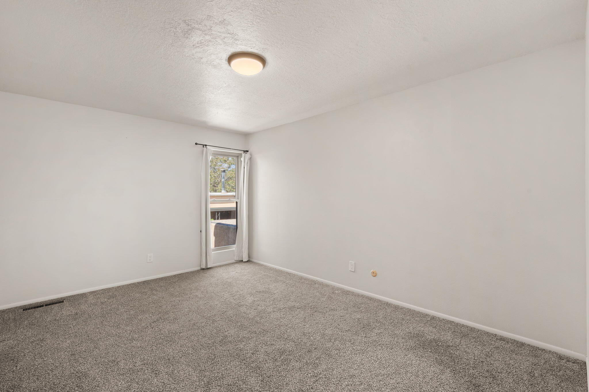 6813 Los Trechos Court NE