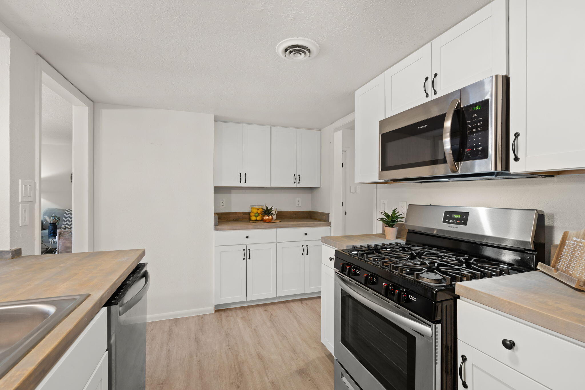 6813 Los Trechos Court NE