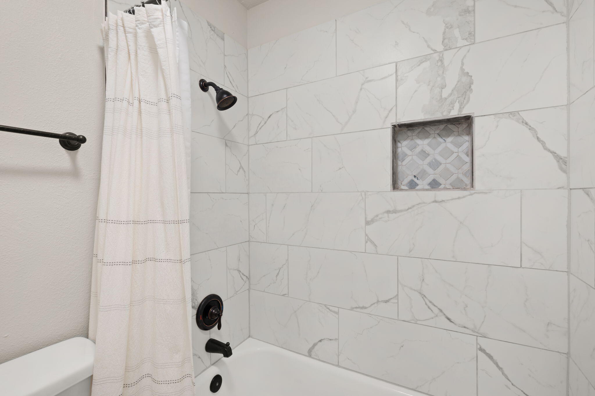 6813 Los Trechos Court NE