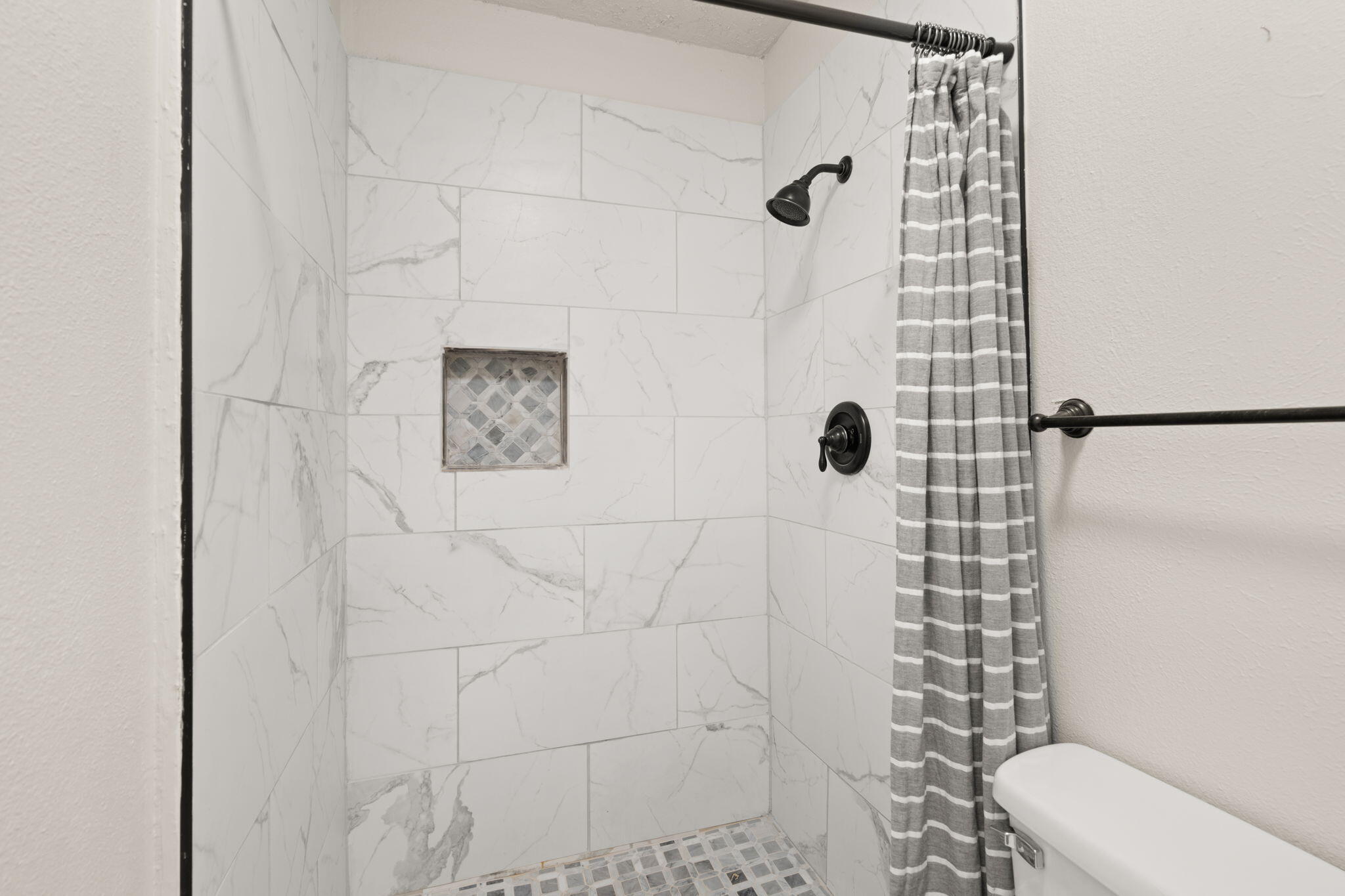 6813 Los Trechos Court NE