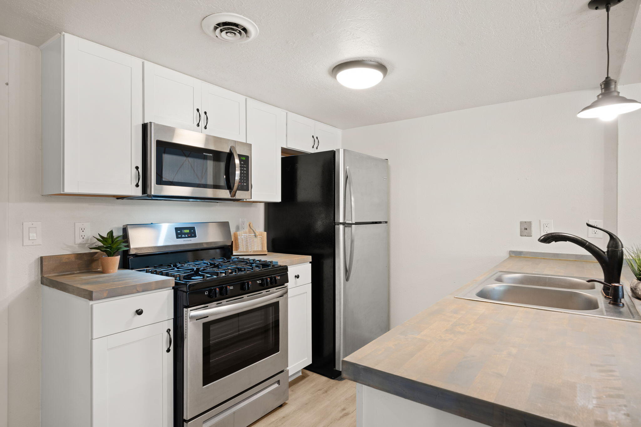 6813 Los Trechos Court NE