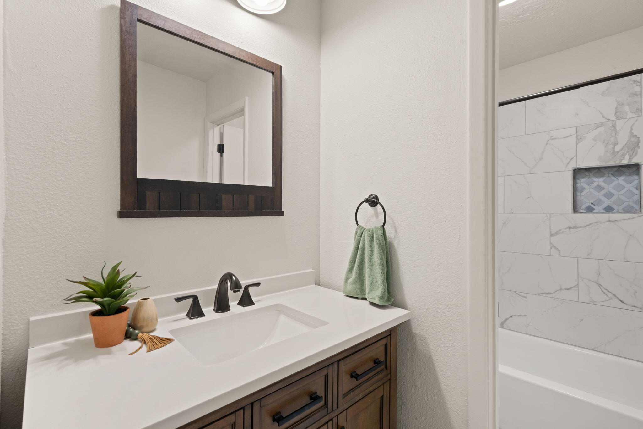 6813 Los Trechos Court NE