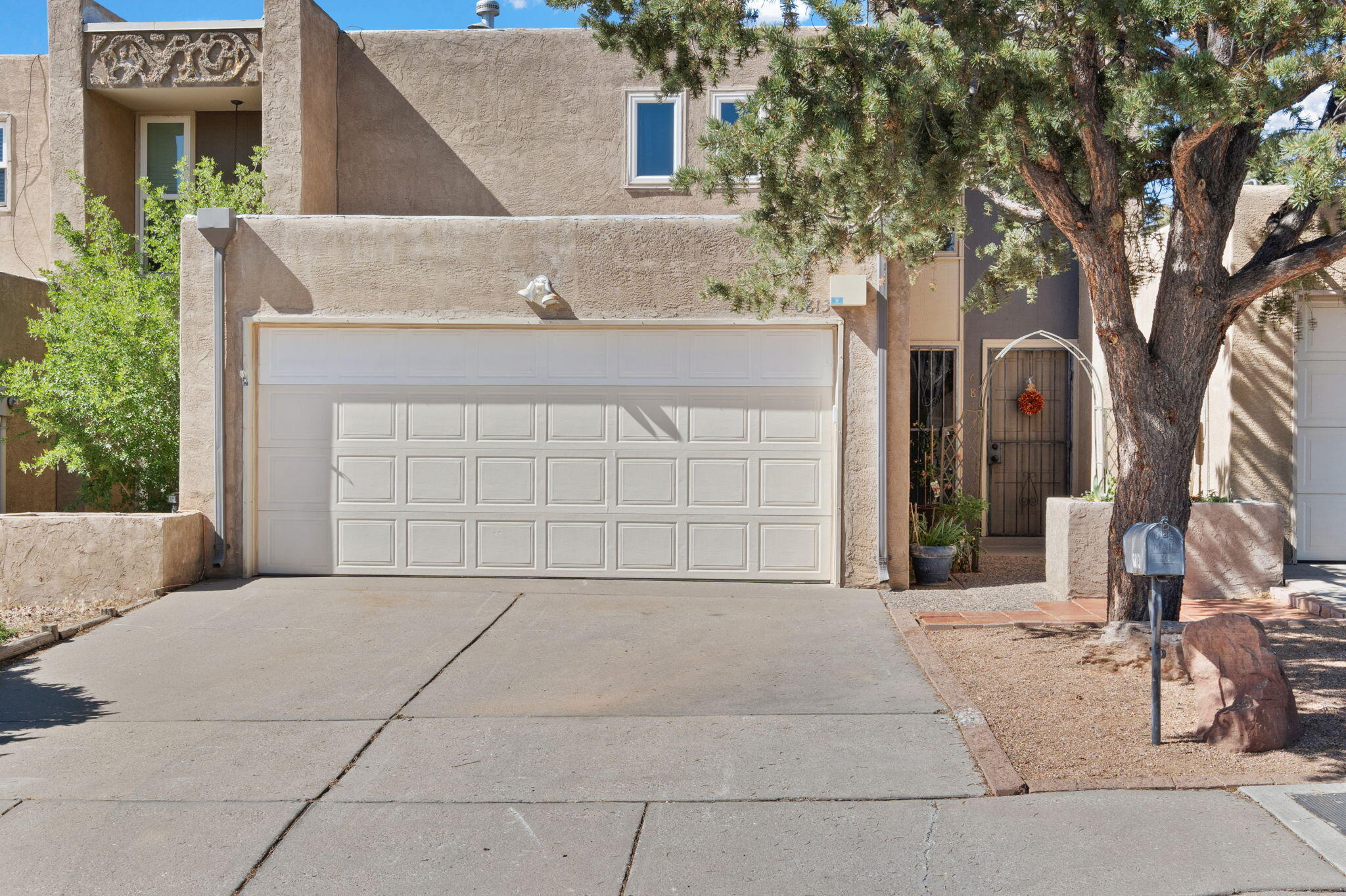 6813 Los Trechos Court NE