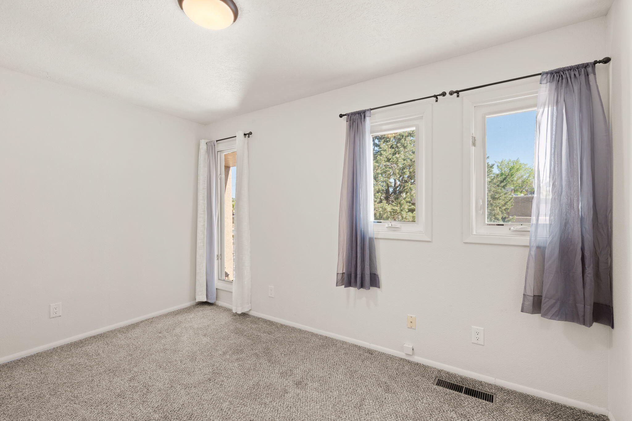 6813 Los Trechos Court NE