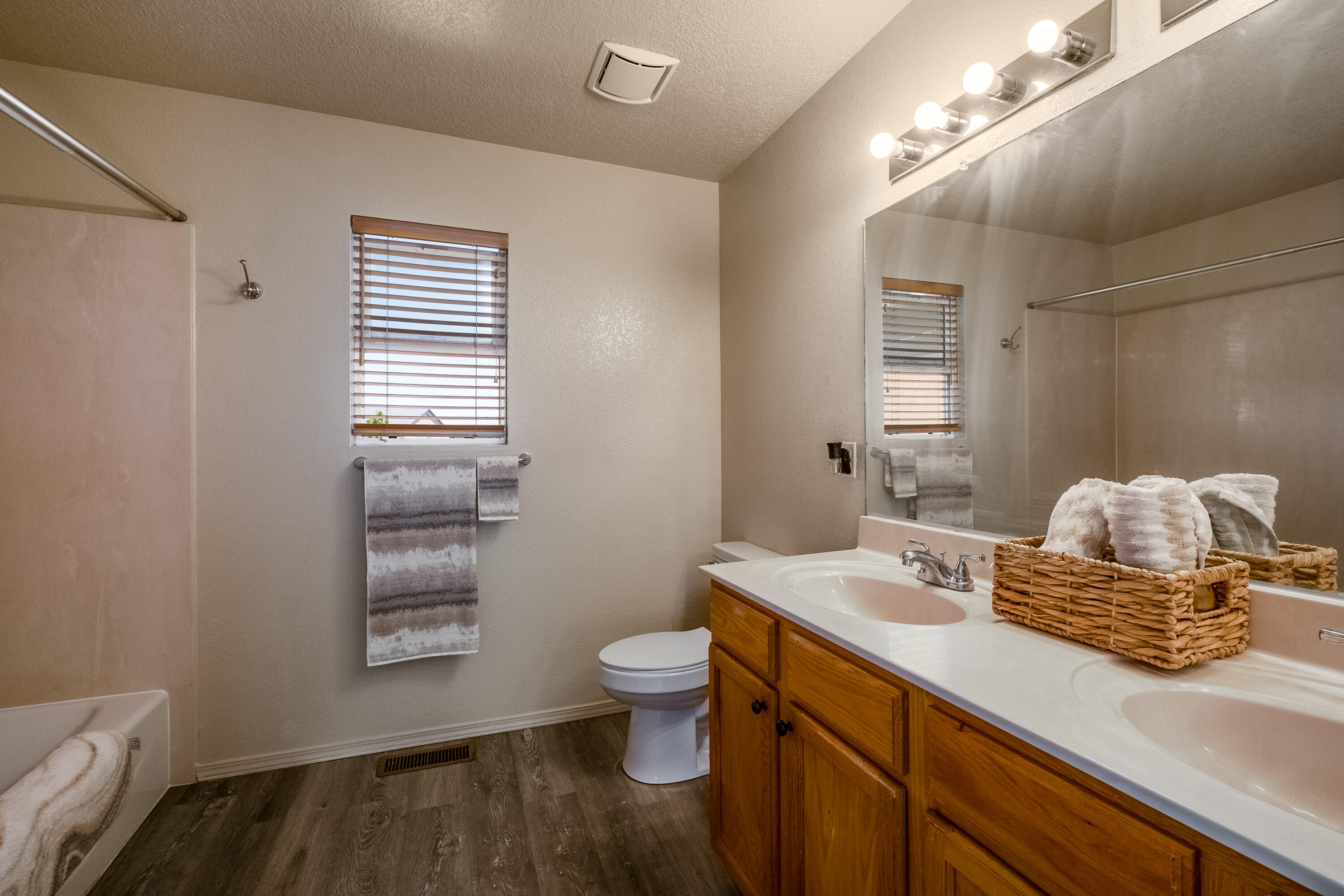 1301 El Segundo Avenue NE