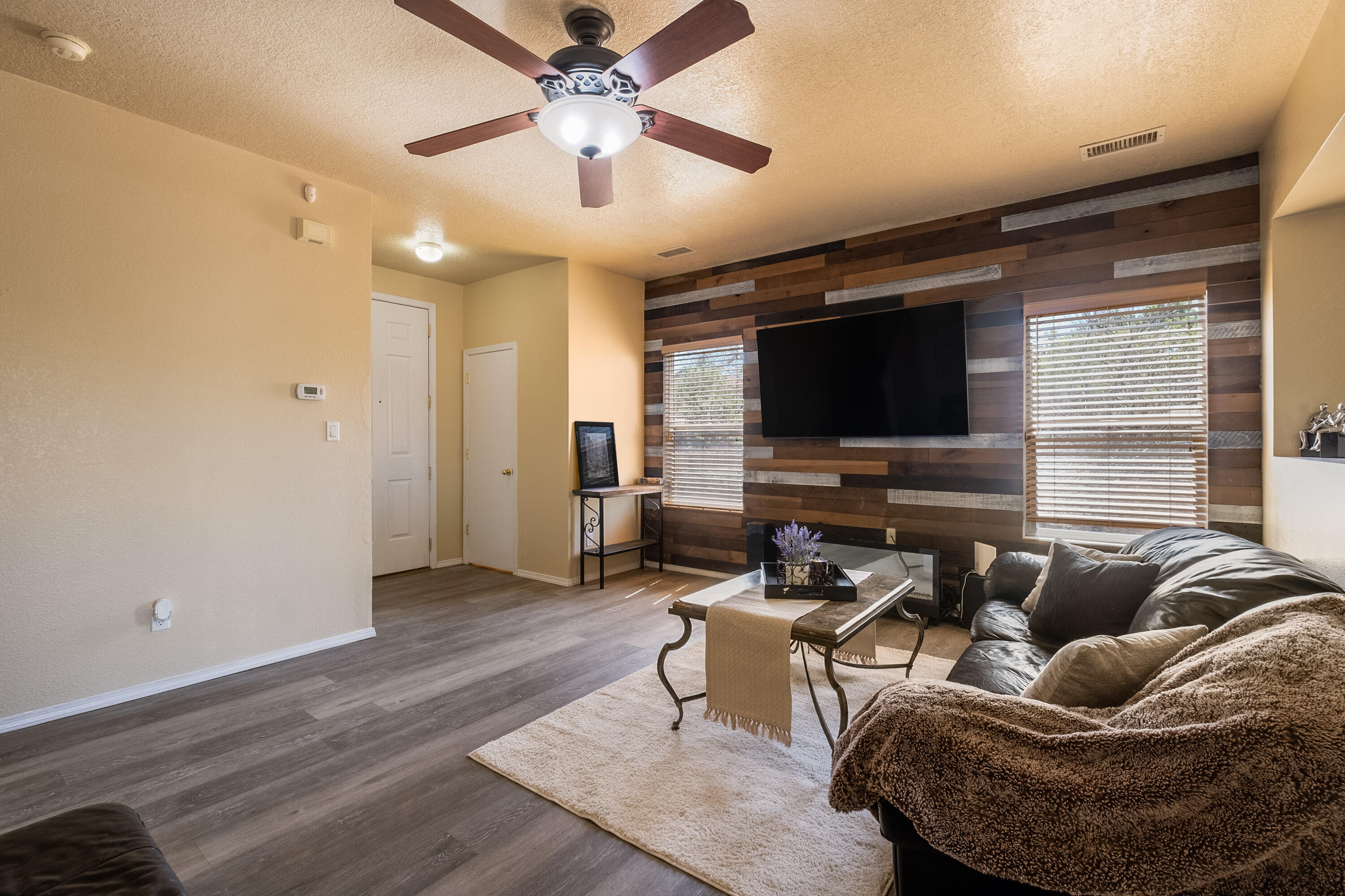 1301 El Segundo Avenue NE