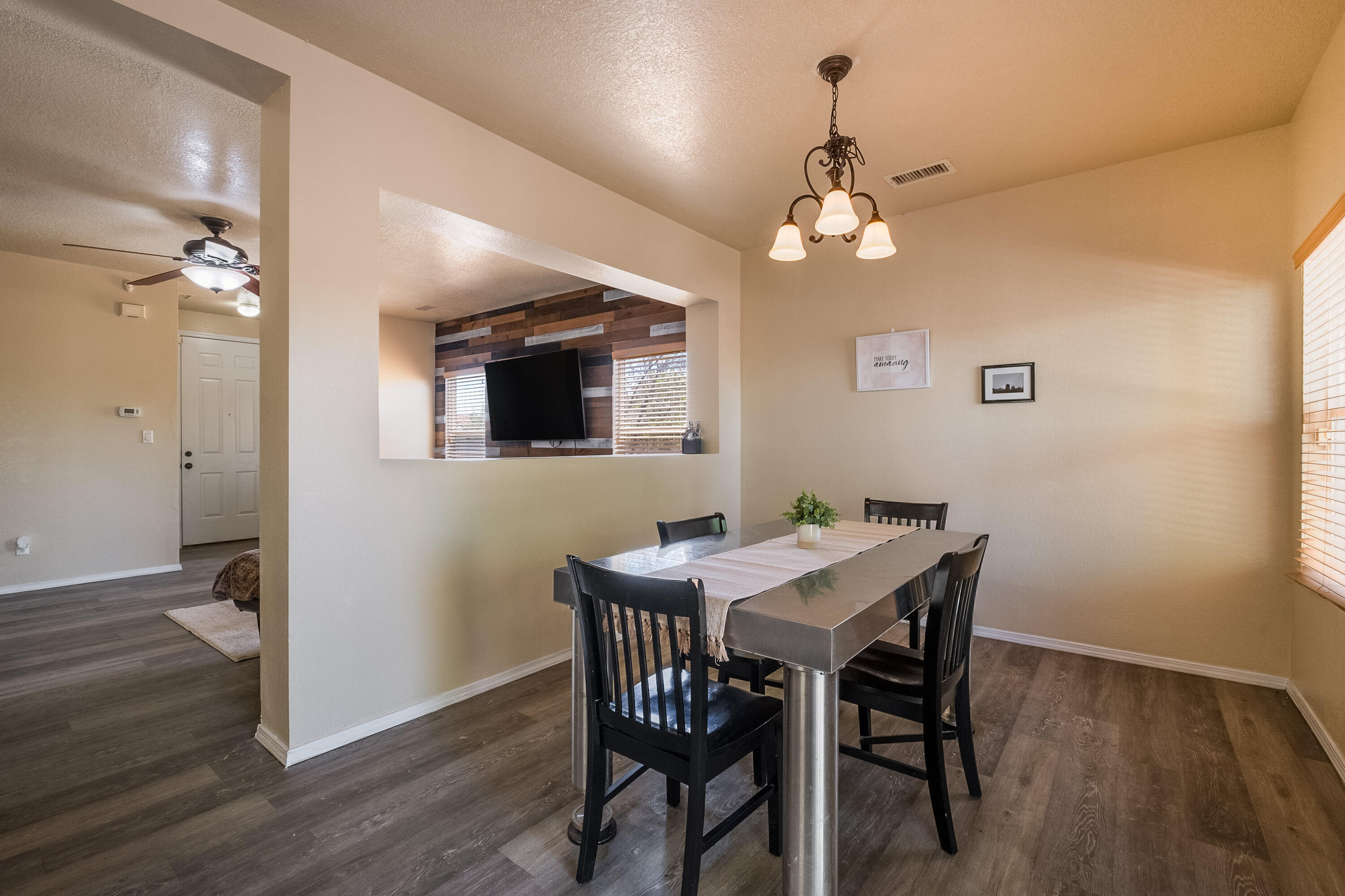 1301 El Segundo Avenue NE