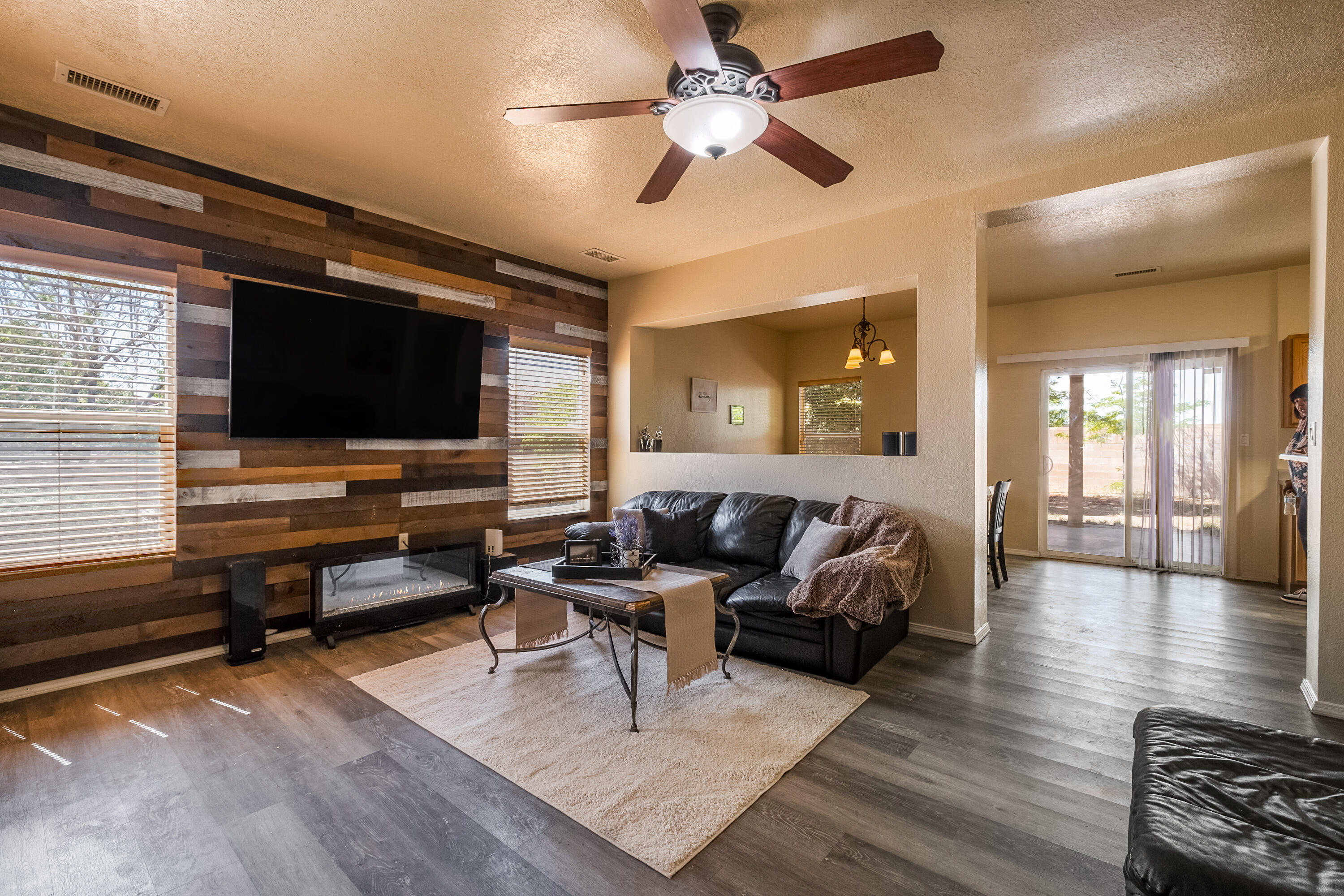 1301 El Segundo Avenue NE