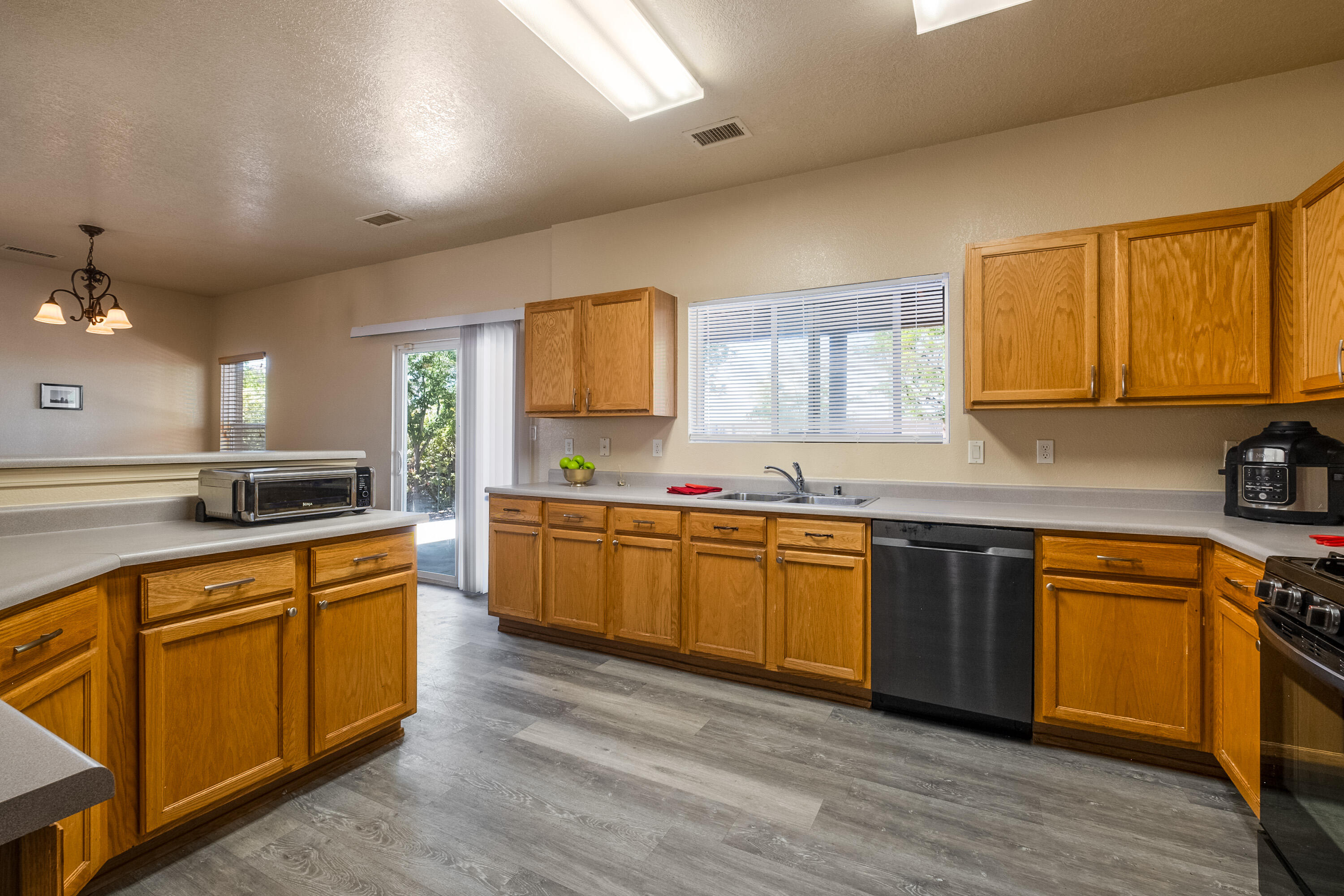 1301 El Segundo Avenue NE