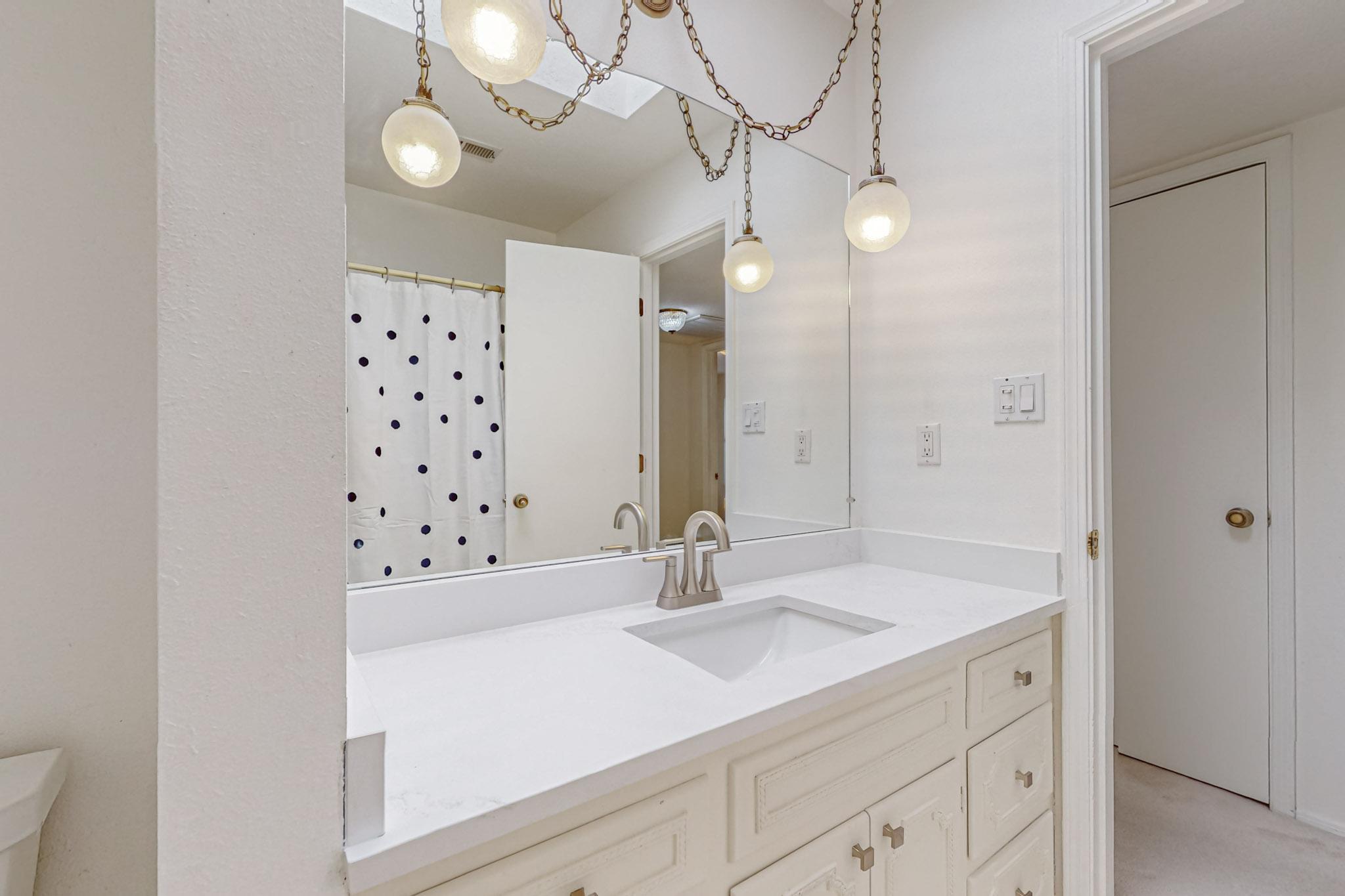 6008 Annapolis Road NE