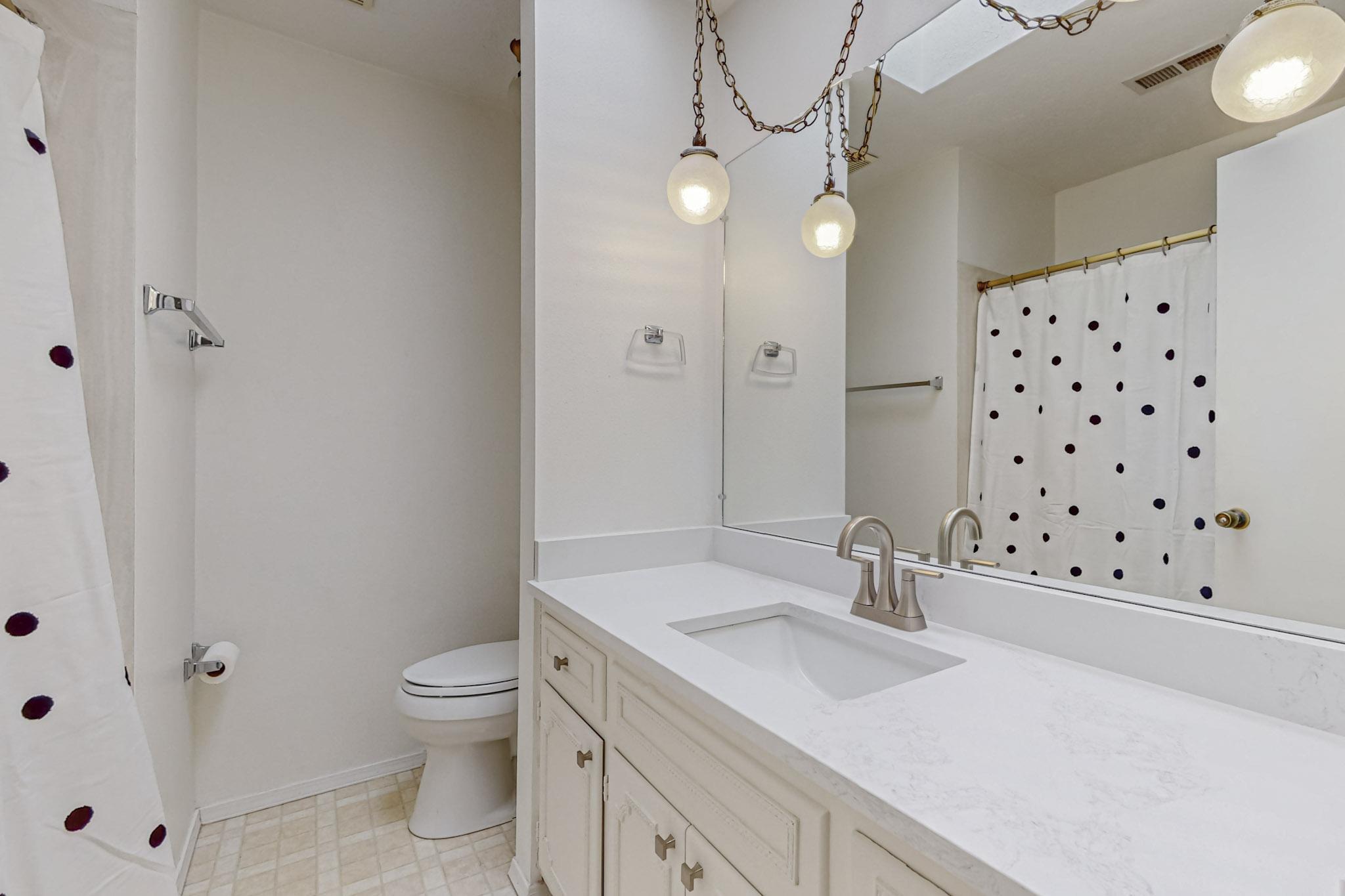 6008 Annapolis Road NE