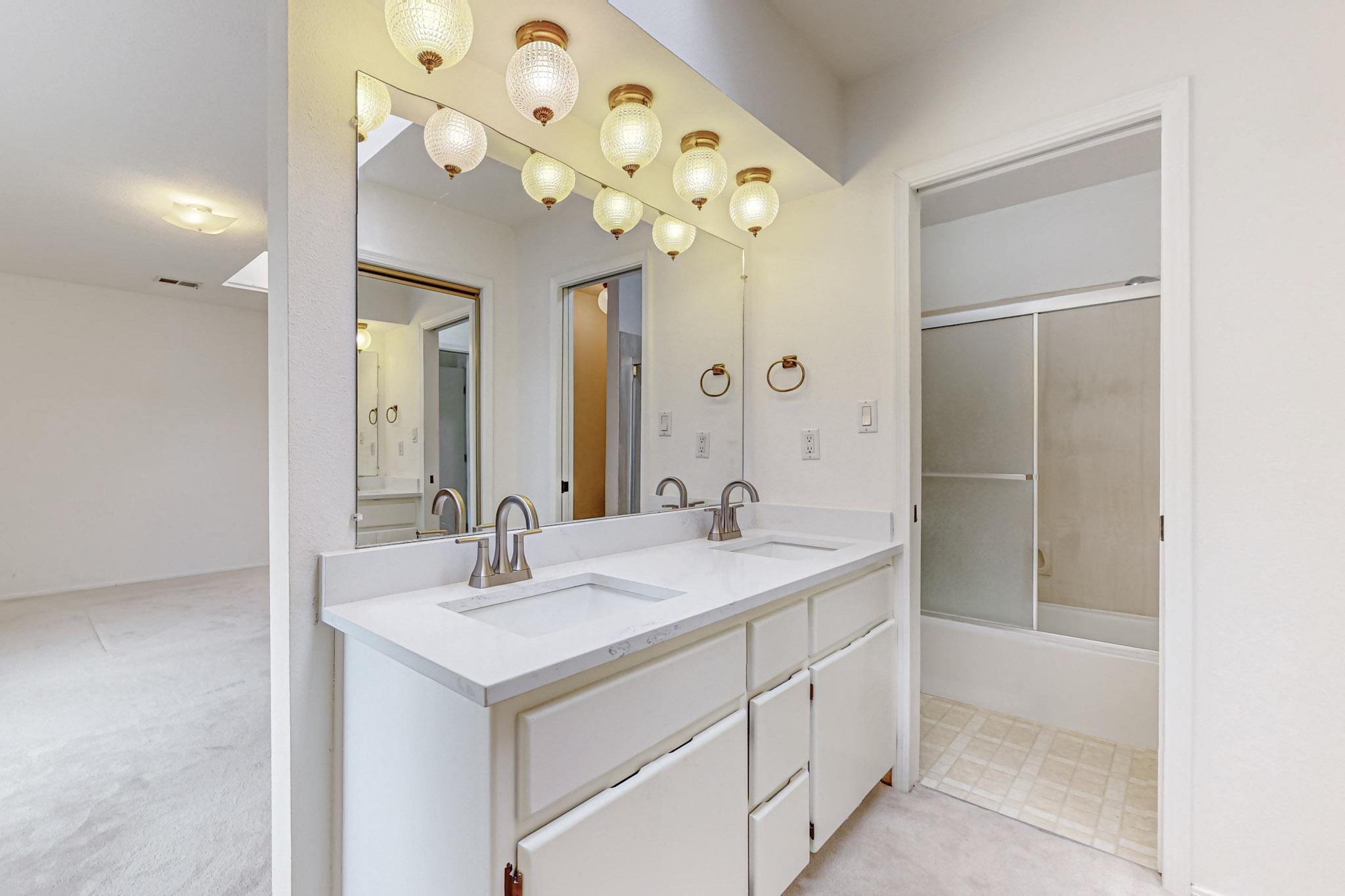 6008 Annapolis Road NE