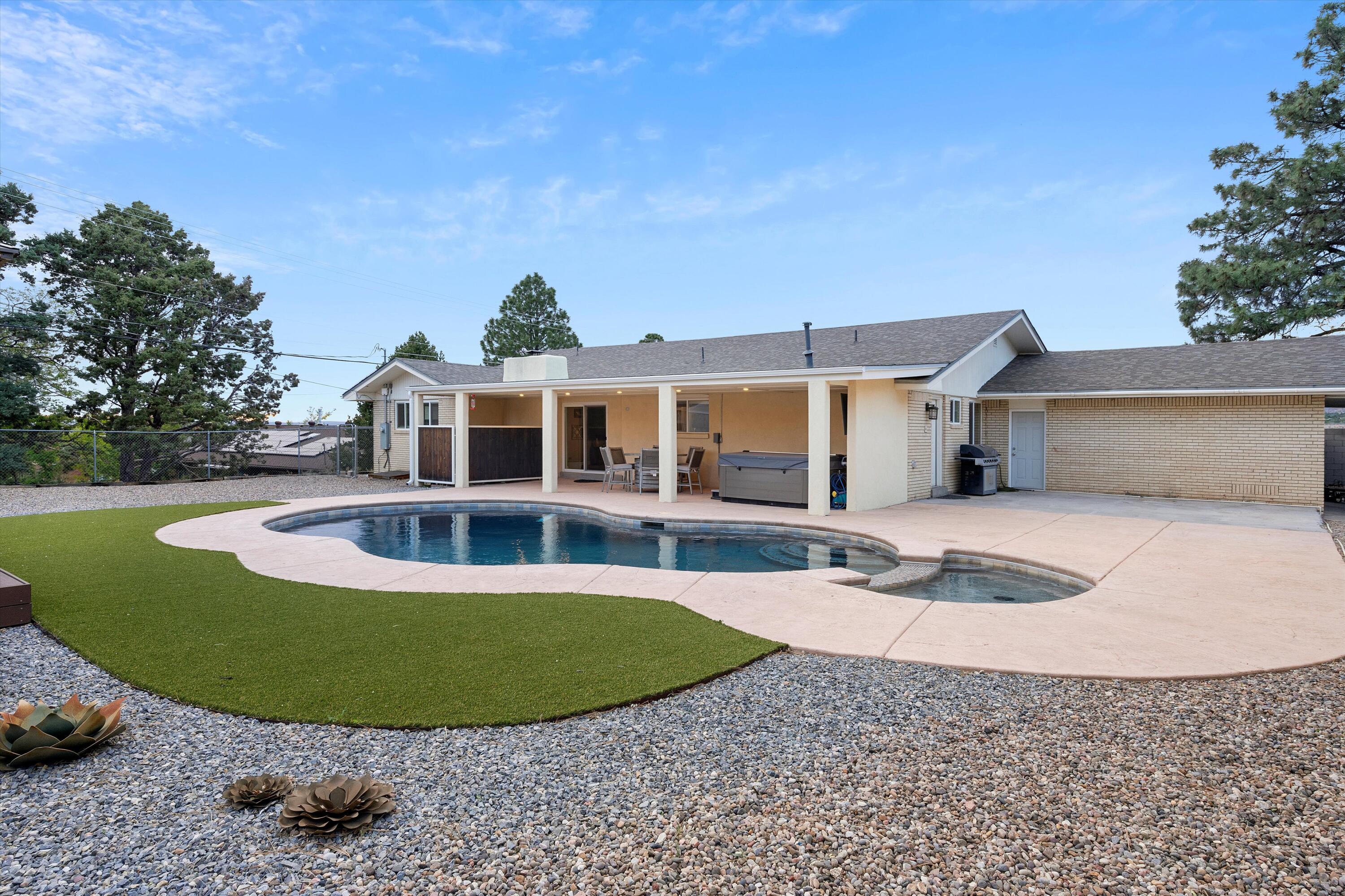 830 Stagecoach Road SE