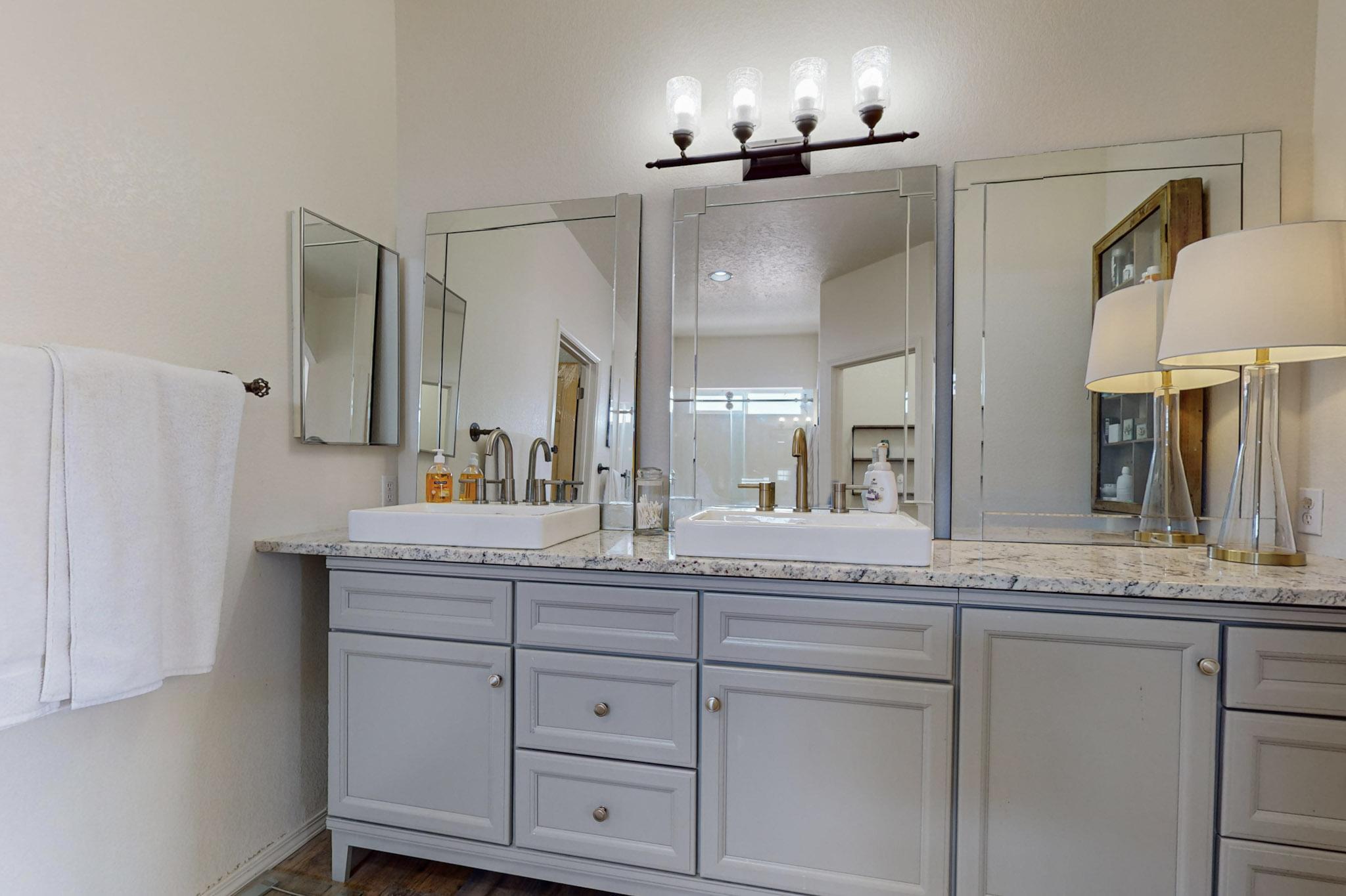 9919 Rio Corto Avenue SW