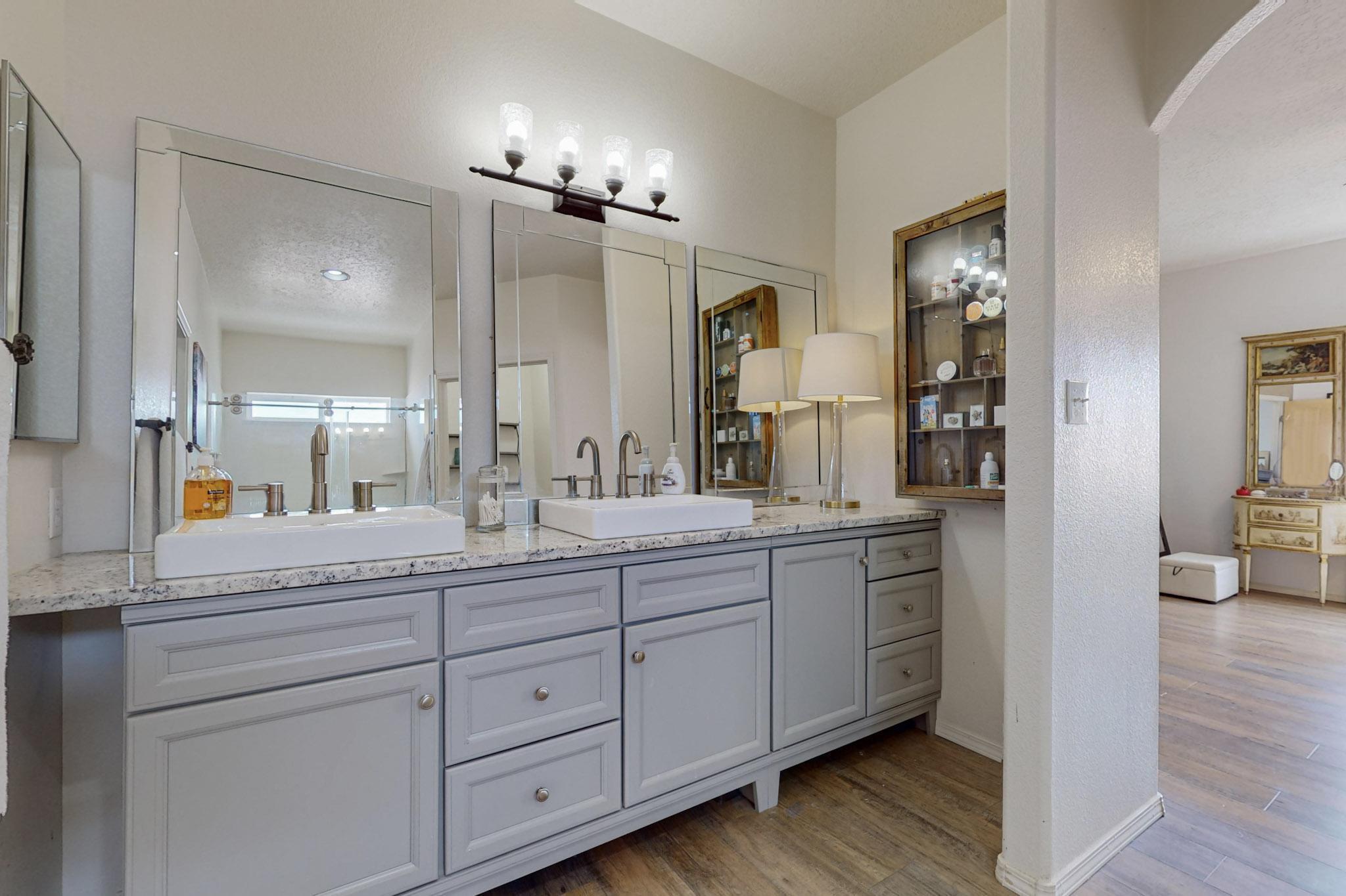 9919 Rio Corto Avenue SW