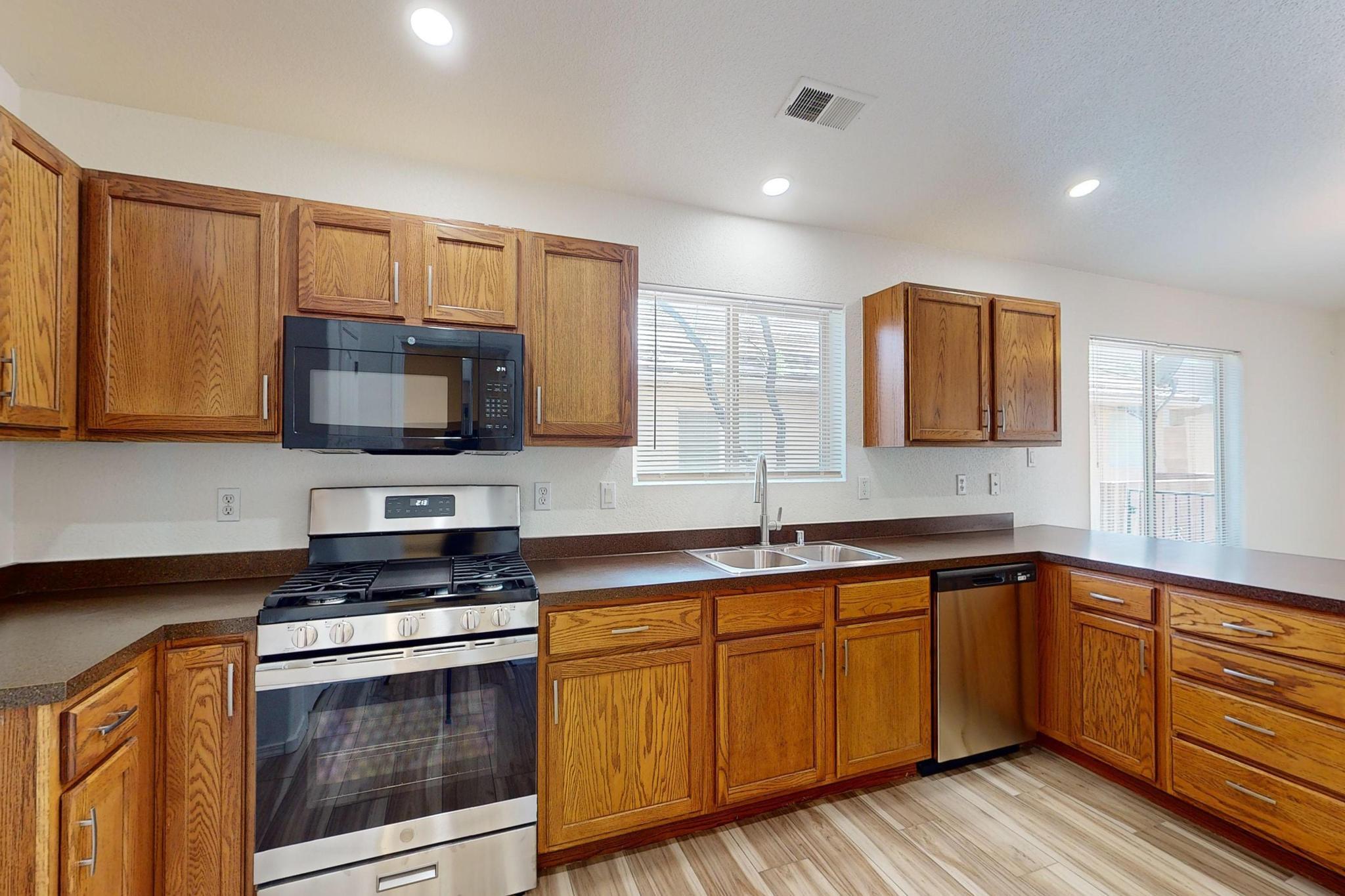 1359 Peppoli Loop SE